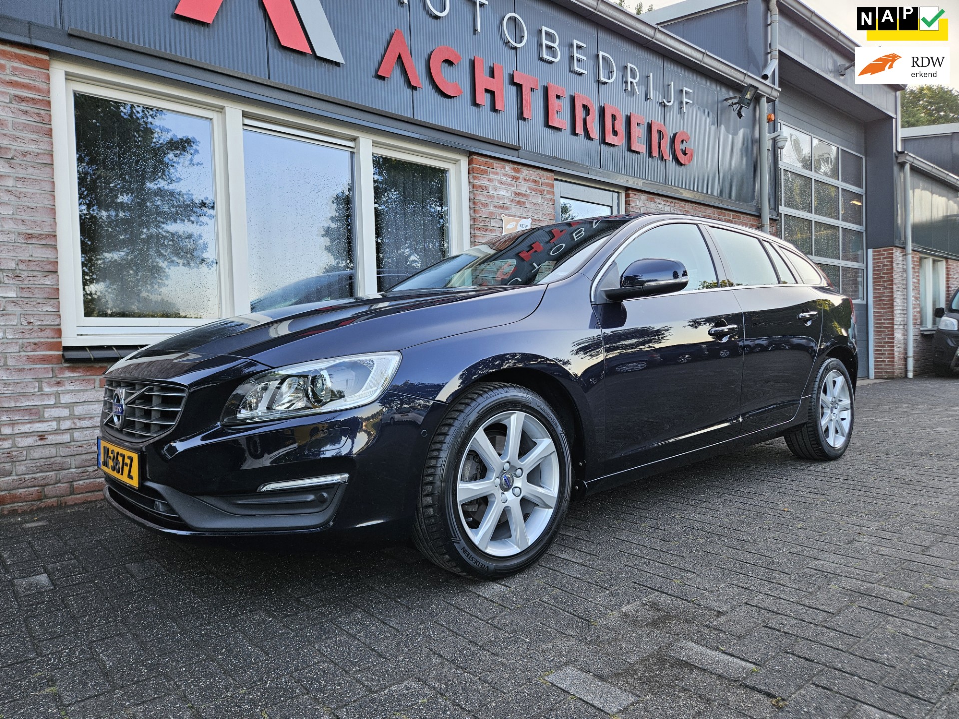 Volvo V60 1.5 T2 Nordic+ Automaat! Trekhaak! Xenon! NAP! PDC! Airco/Clima! Cruise Control!