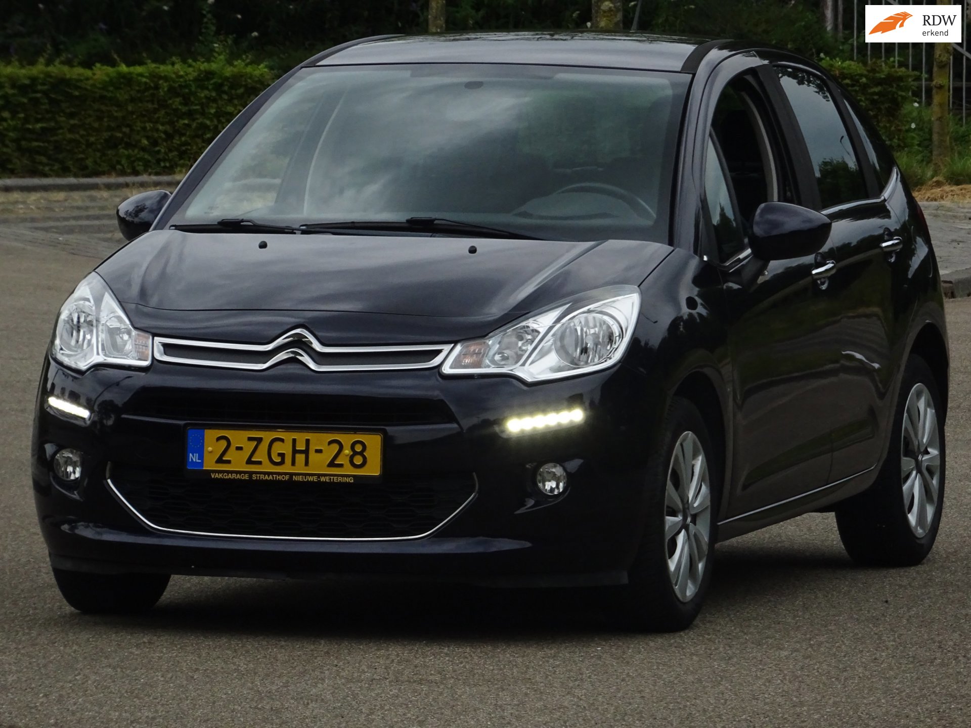 Citroën C3 1.2 PureTech Collection BJ2015 CLIMA/PDC/CRUISE