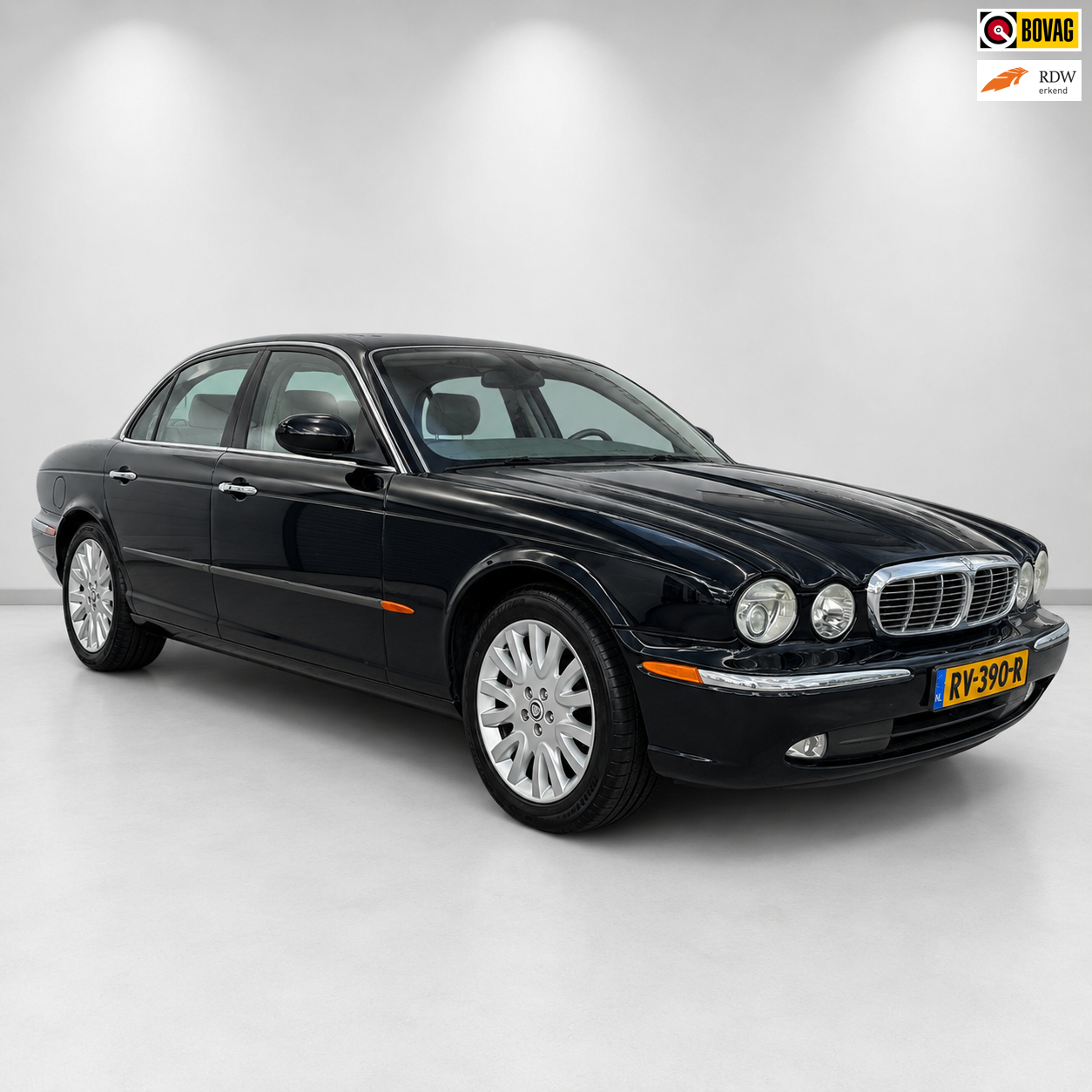 Jaguar XJ 4.2 V8 Executive, navigatie, lichtmetaal, leder, airco, automaat, pdc, apk, cruise control, youngtimer, inruil mogelijk.