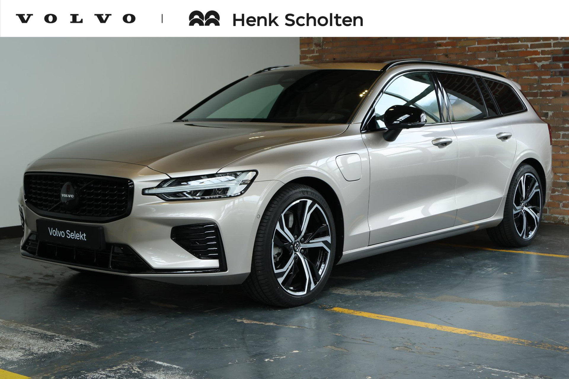 Volvo V60 T8 Automaat Plug-in hybrid AWD Plus Dark