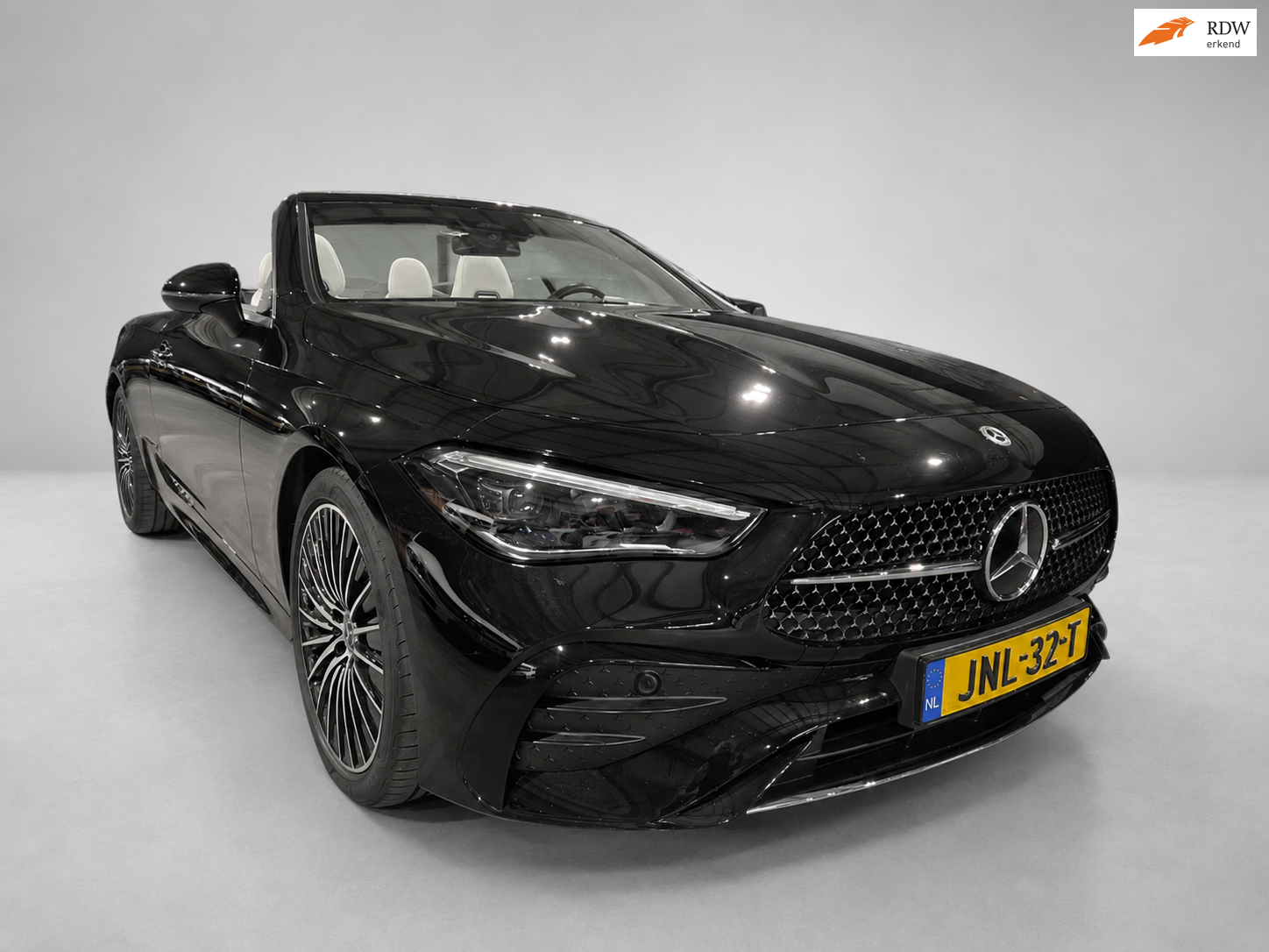 Mercedes-Benz CLE Cabriolet 200 AMG Line - Memorystoelen - Airscarf - Sfeerverlichting - Adapt Cruise - Camera - Rijklaar