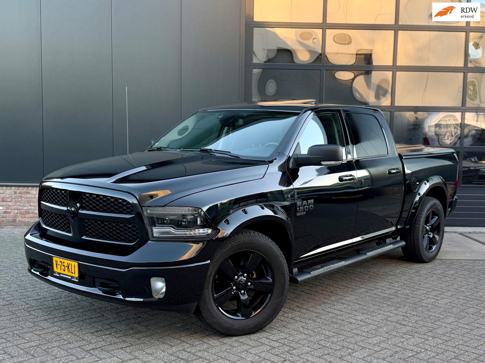 Ram RAM 1500 SLT 5.7 V8 Classic Night Edition Schuif/Carplay/LPG 12-2024