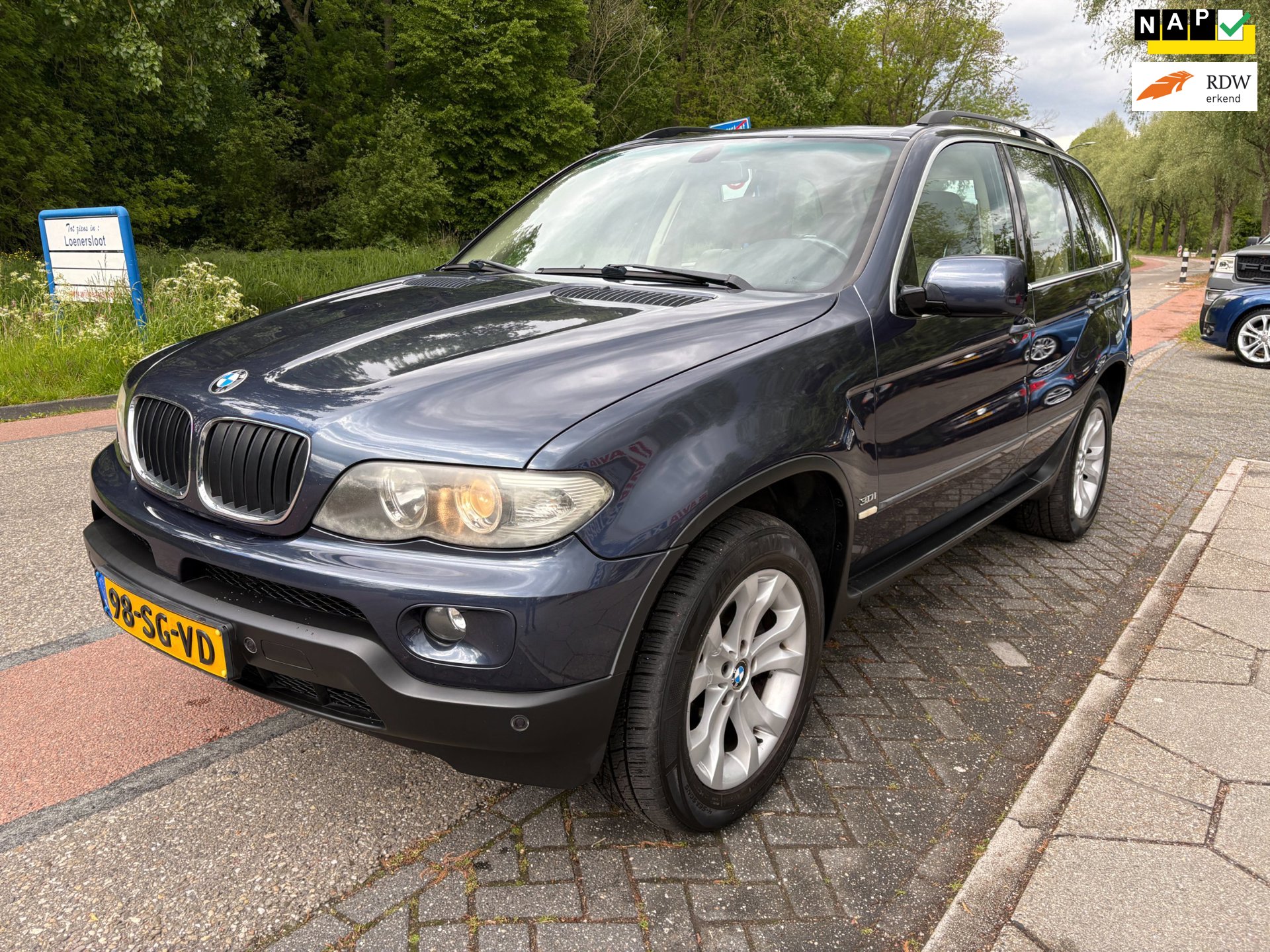 BMW X5 3.0i Lifestyle Edition + TREKHAAK!