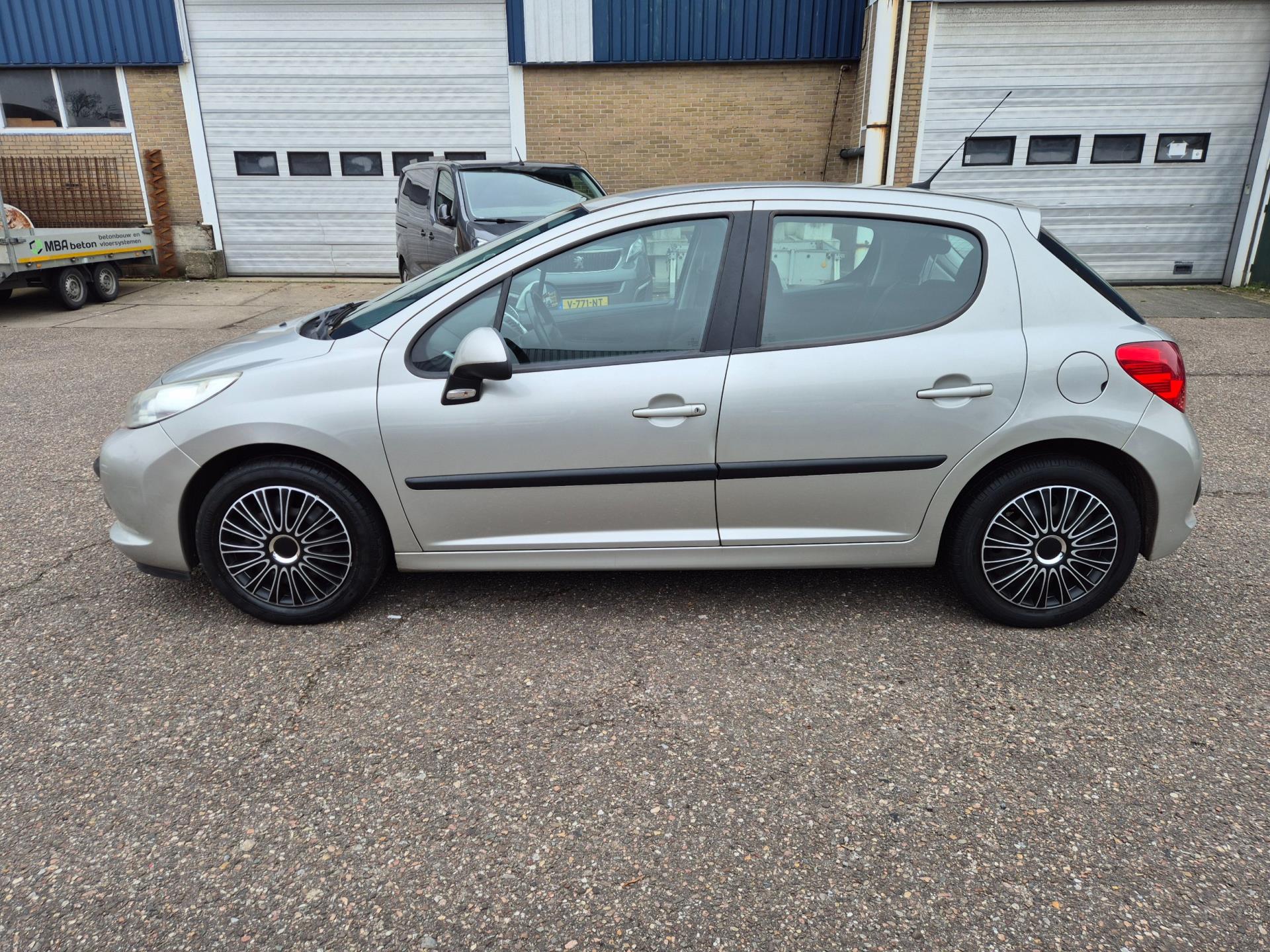 Peugeot 207 1.6 VTi XS, automaat/ km stand 93.199/ koude airco