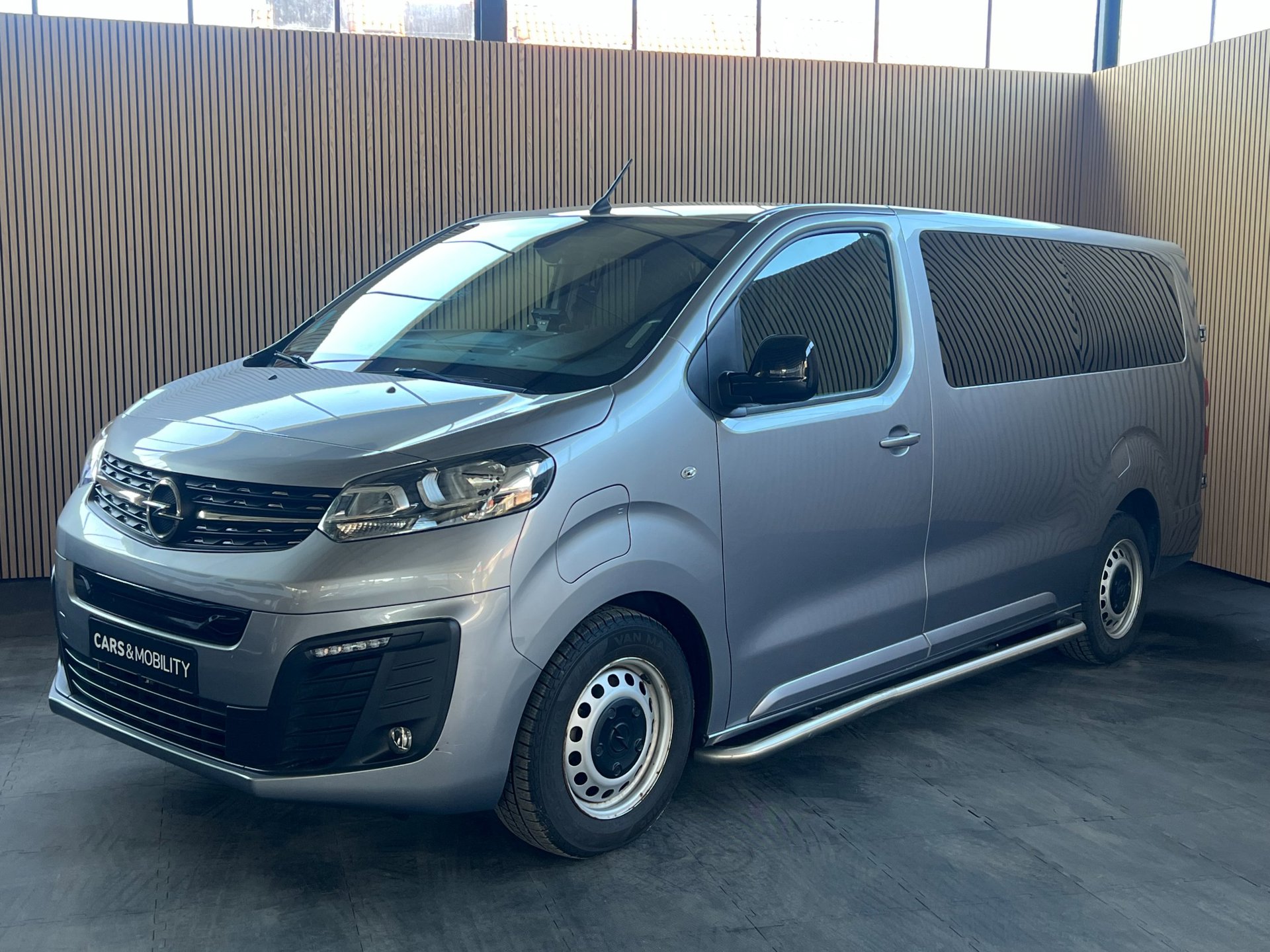 Opel Vivaro-e Combi Elektrisch – 5+1 rolstoel – taxi klaar – 75 kWh grote accu – direct inzetbaar