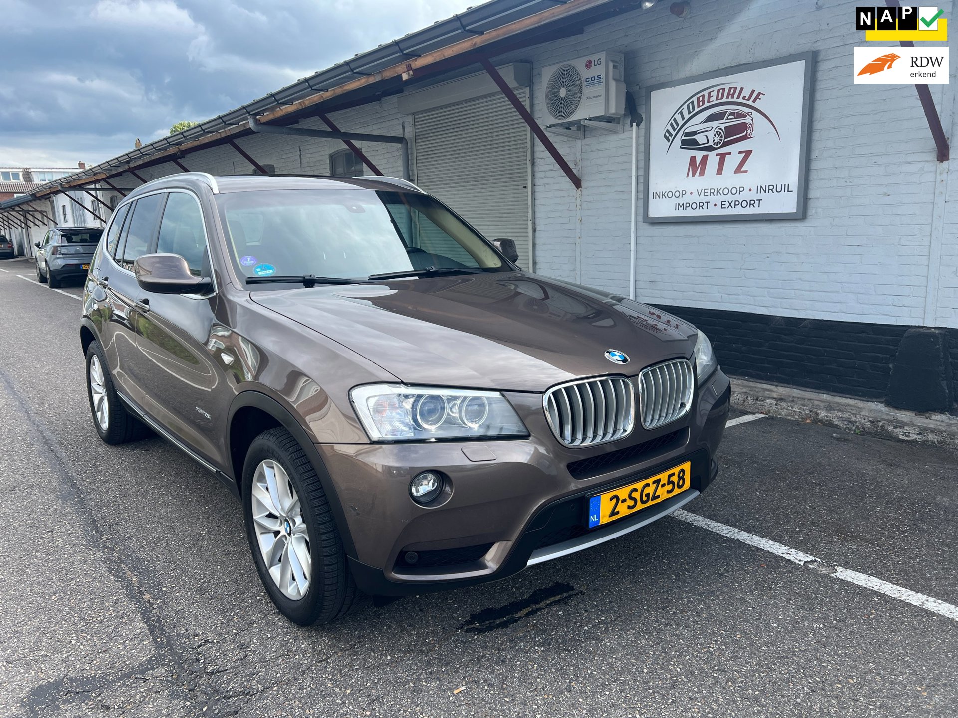 BMW X3 XDrive28i High Executive|BOM VOLL|PANO|LEDER|DEALER OH|1e EIG.