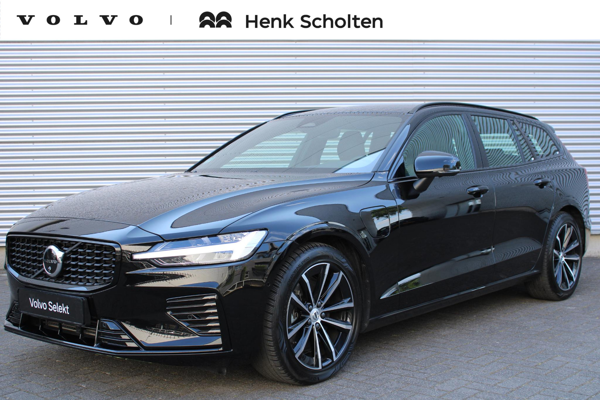 Volvo V60 2.0 T8 Plug-in hybrid AWD Plus Dark