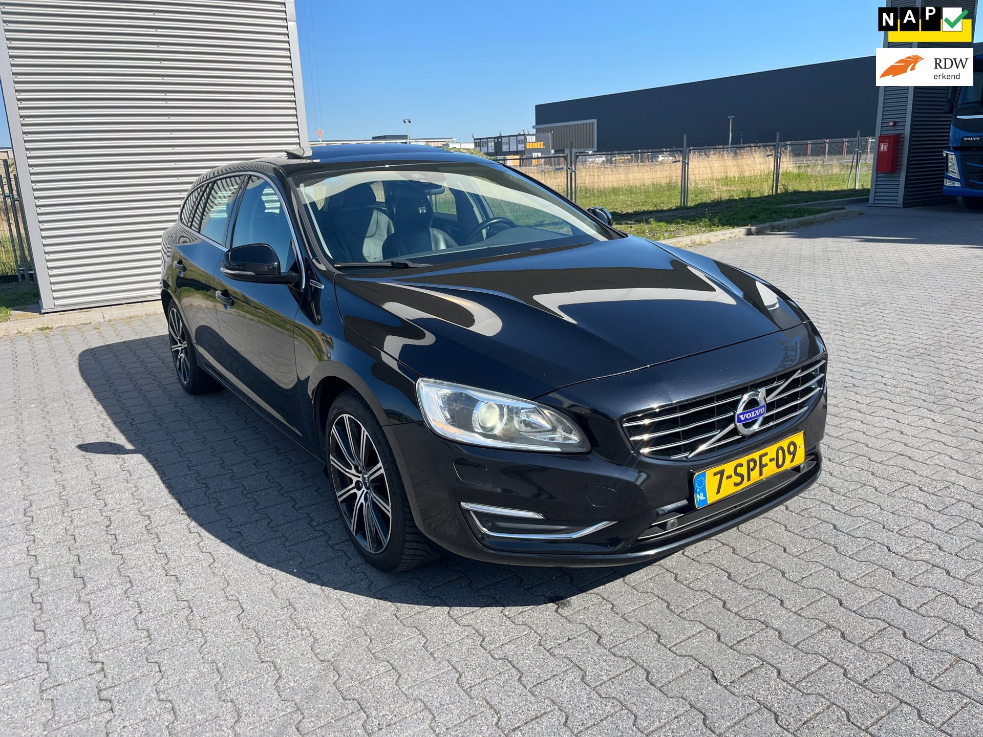 Volvo V60 2.4 D6 AWD Plug-In Hybrid Summum | PANO|LEDER