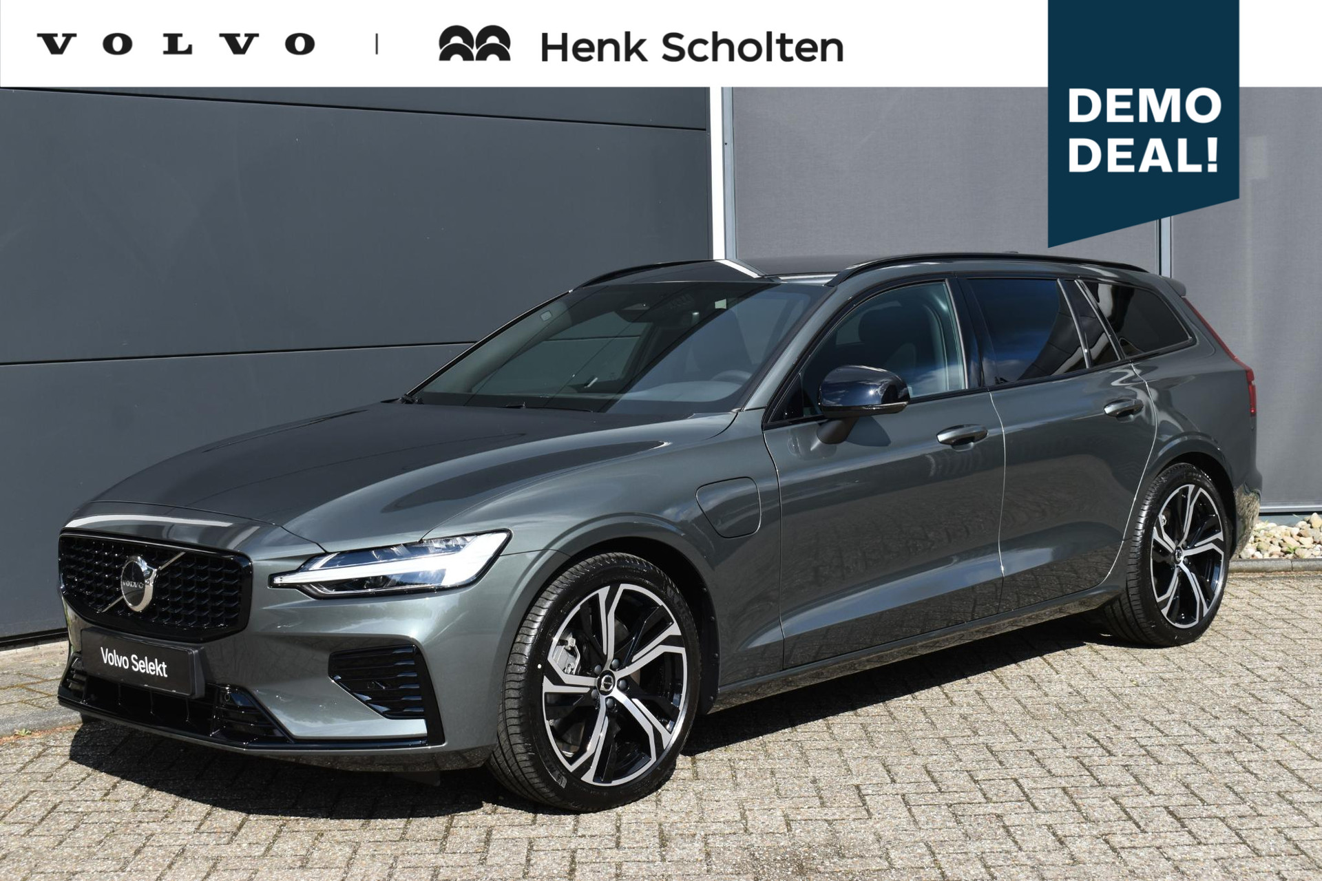 Volvo V60 T6 Plug-in hybrid AWD Plus Dark