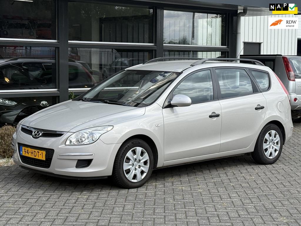Hyundai I30 CW 1.6 CRDi Active Cool NAP APK !!