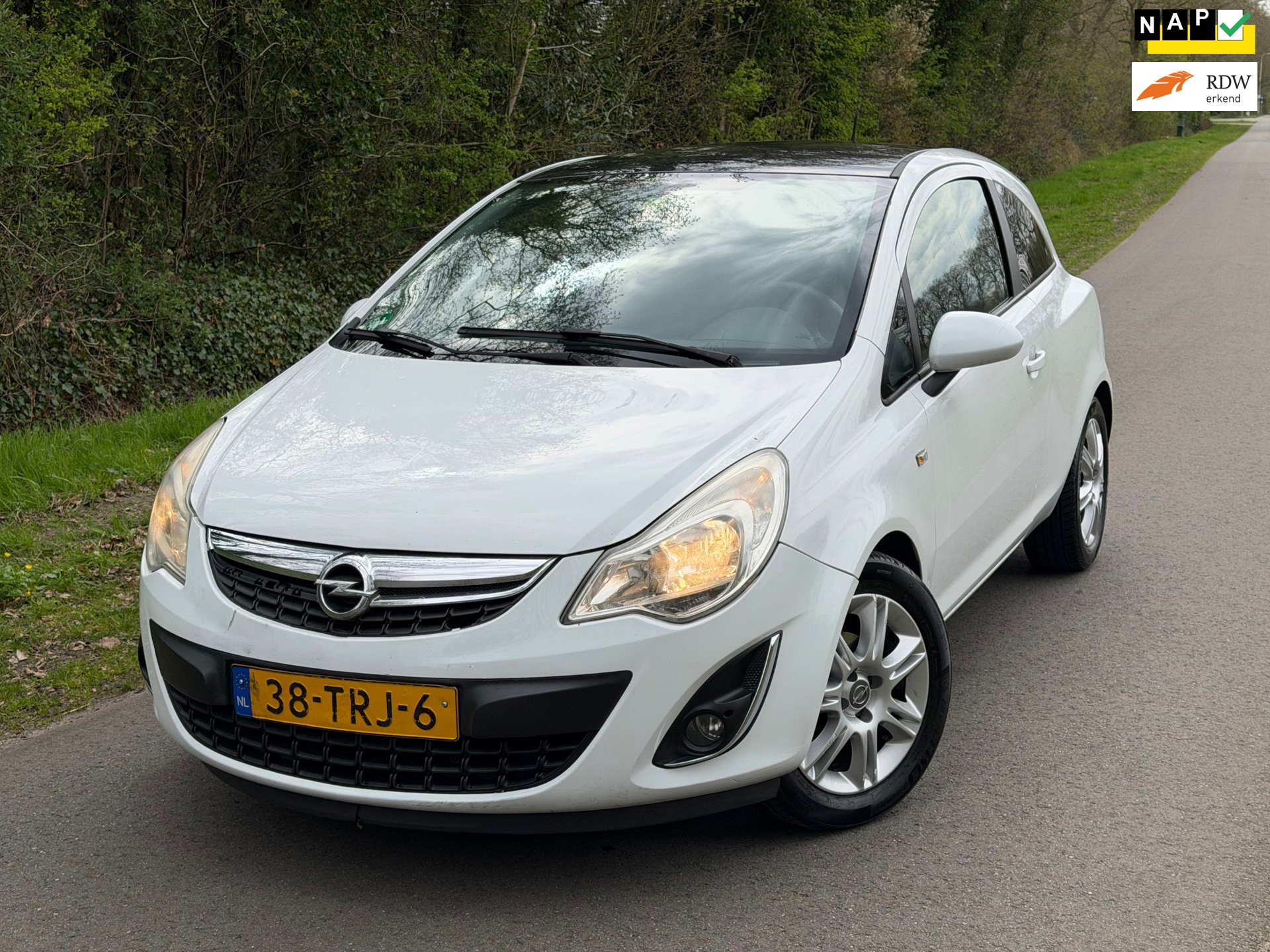 Opel Corsa 1.2 EcoFlex Color Edition LPG | '' Nieuwe apk " + Airco + Cruise + Navi Nu € 2.250,-!!!