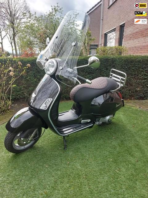 Vespa Scooter GTS 125