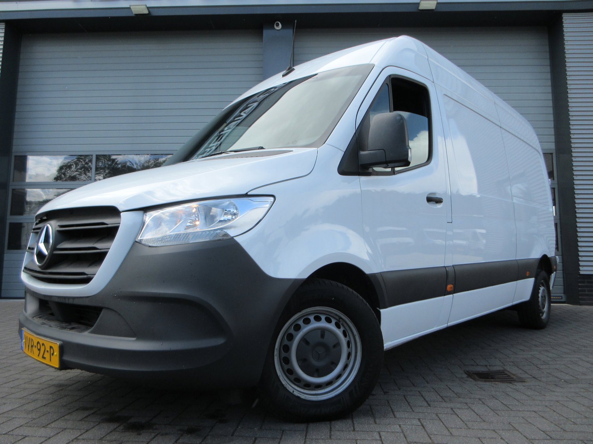 Mercedes-Benz Sprinter 215cdi, L2H2, Automaat, Airco, Camera, Navigatie, 3-Zits, Trekhaak.
