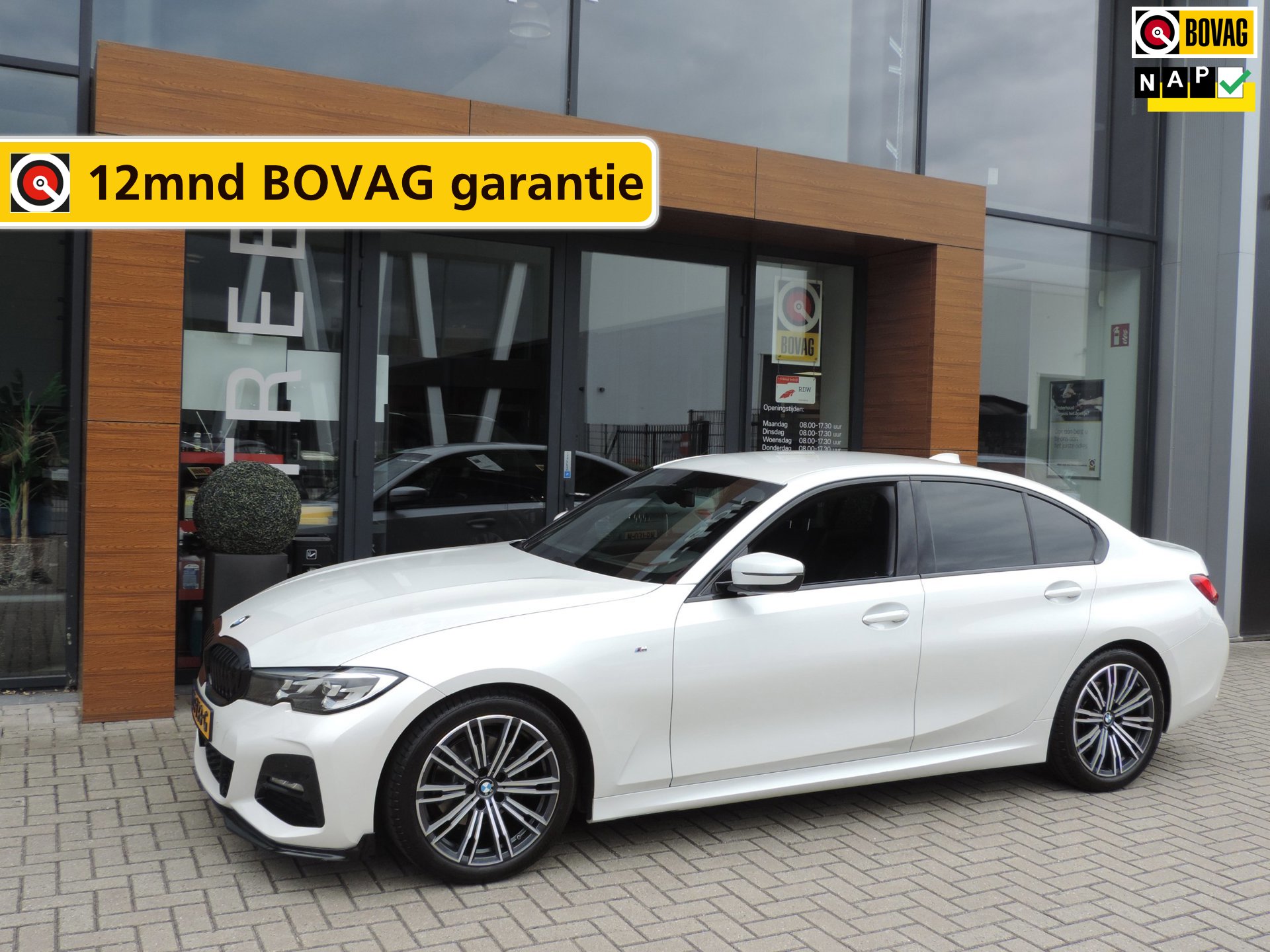 BMW 3-serie 320i M-sport Executive Edition AUT | Headup | Afn.th | Leer/Sportstoelen | 18” | CarPlay | LED kopl | ECC | PDC v+a