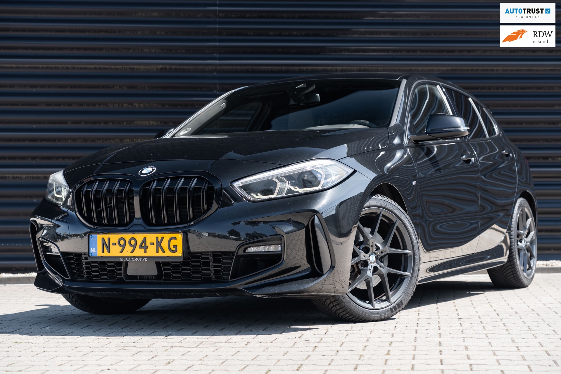 BMW 1-serie 118i High Executive M sport / CARPLAY / MAXTON / SFEERVERLICHTING / STOELVERWARMING