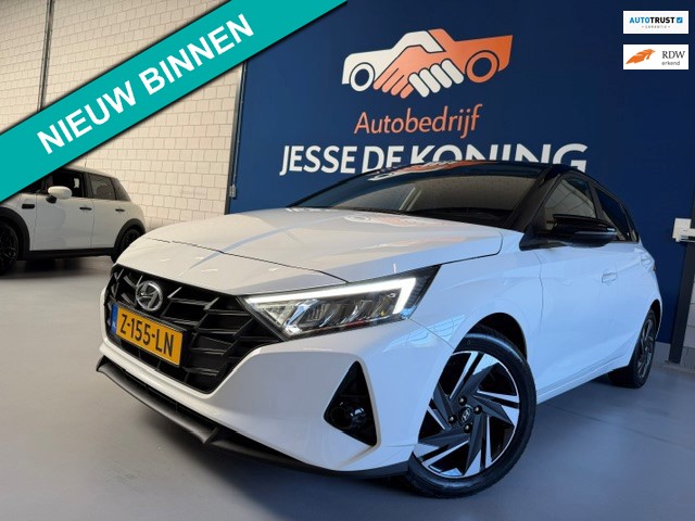 Hyundai I20 1.2 MPI Comfort / bj.2020 / wit/zwart / navigatie / sportvelgen / NAP met 90372 km/ boekjes / 2 sleutels / APK 08/2028