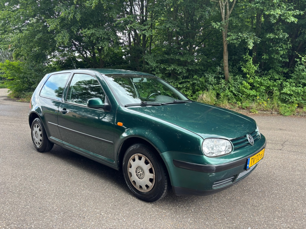 Volkswagen Golf 1.6 Trendline | Automaat | 111.000km NAP | Airco | APK 06-2027