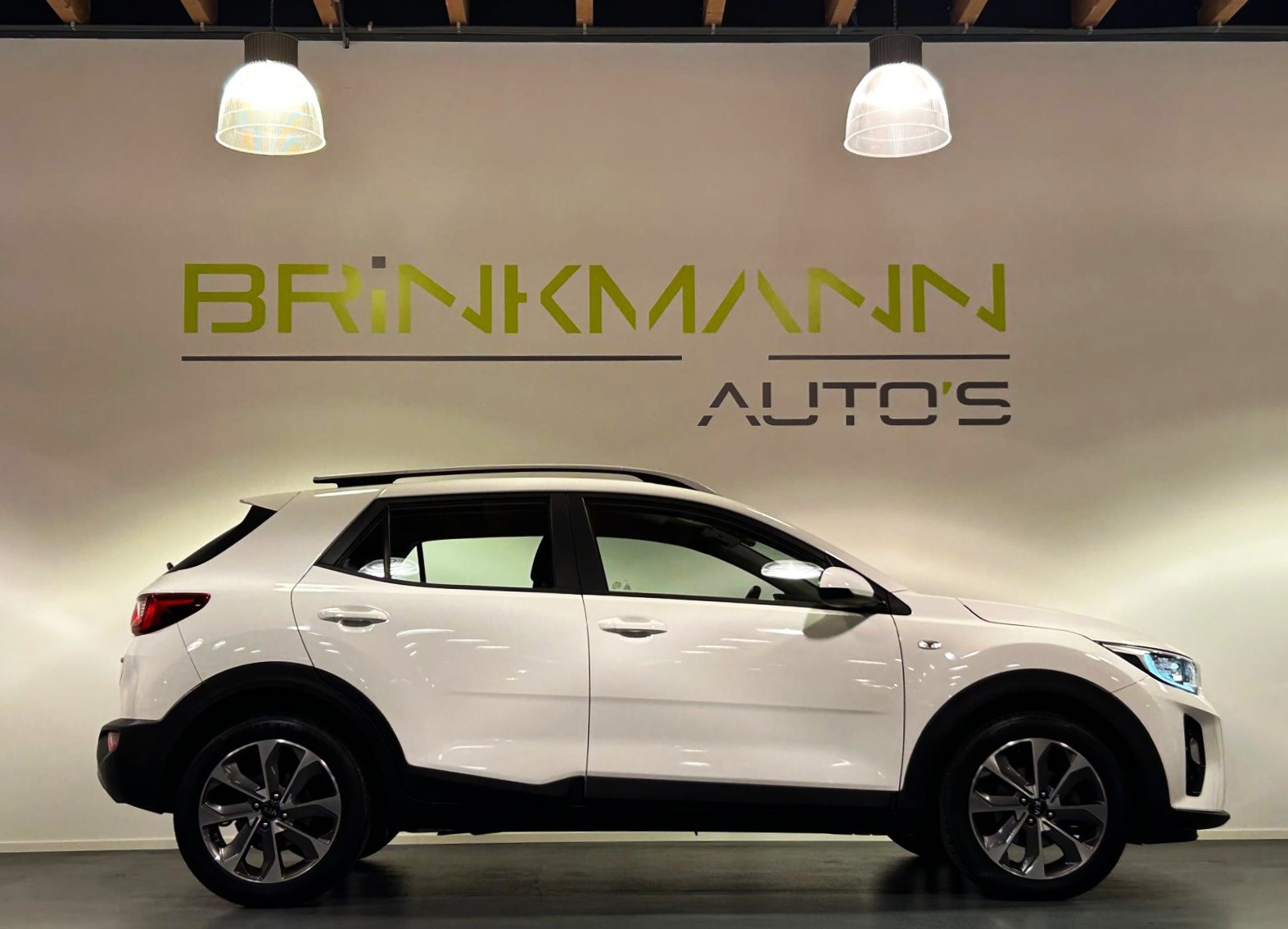 Kia Stonic 1.0 T-GDi DynamicLine - Nav. Camera - 17"- PDC.