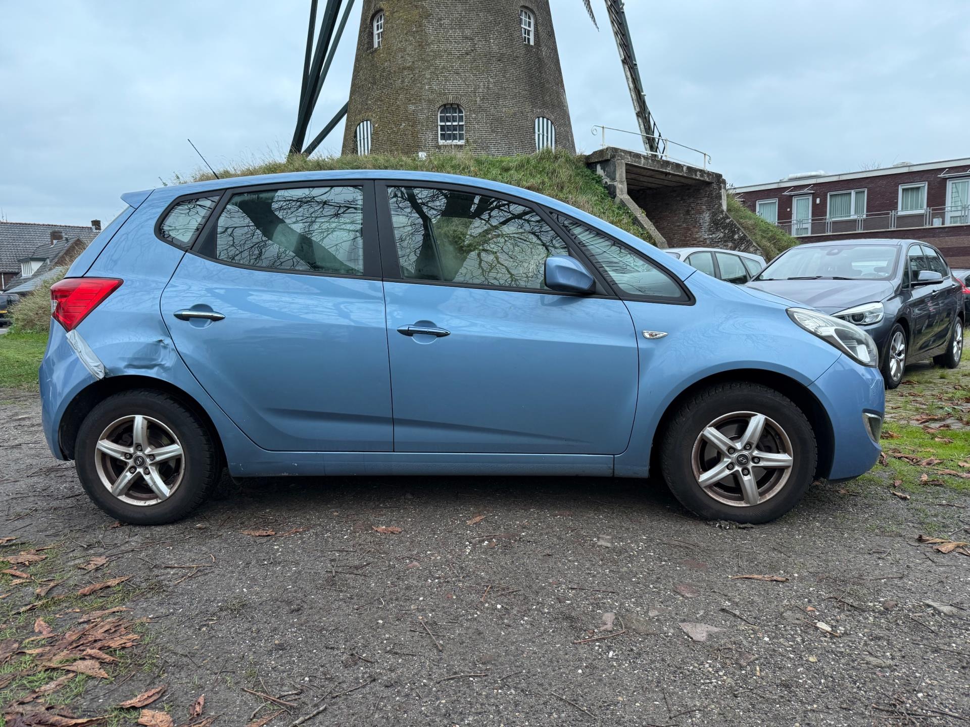 Hyundai Ix20 1.4i Pro LET OP SCHADE RIJDT GOED