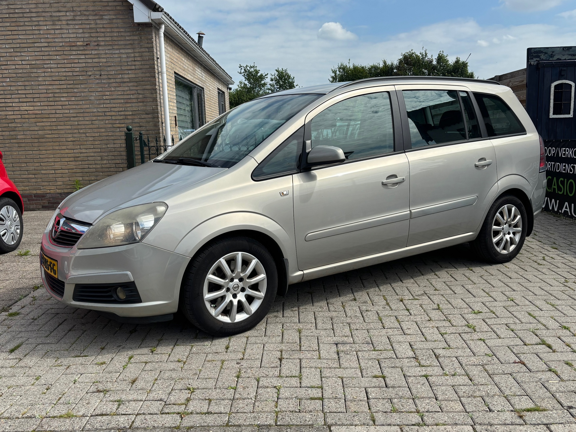 Opel Zafira 2.2 Temptation 7 persoon | airco | trekhaak | cruise | nieuwe apk !