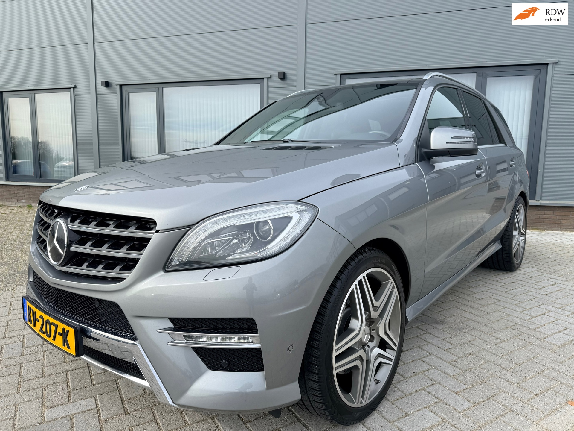 Mercedes-Benz M-klasse 500|AMG Pakket|ML500|Panoramadak|21 Inch|Trekhaak|Led|Xenon|