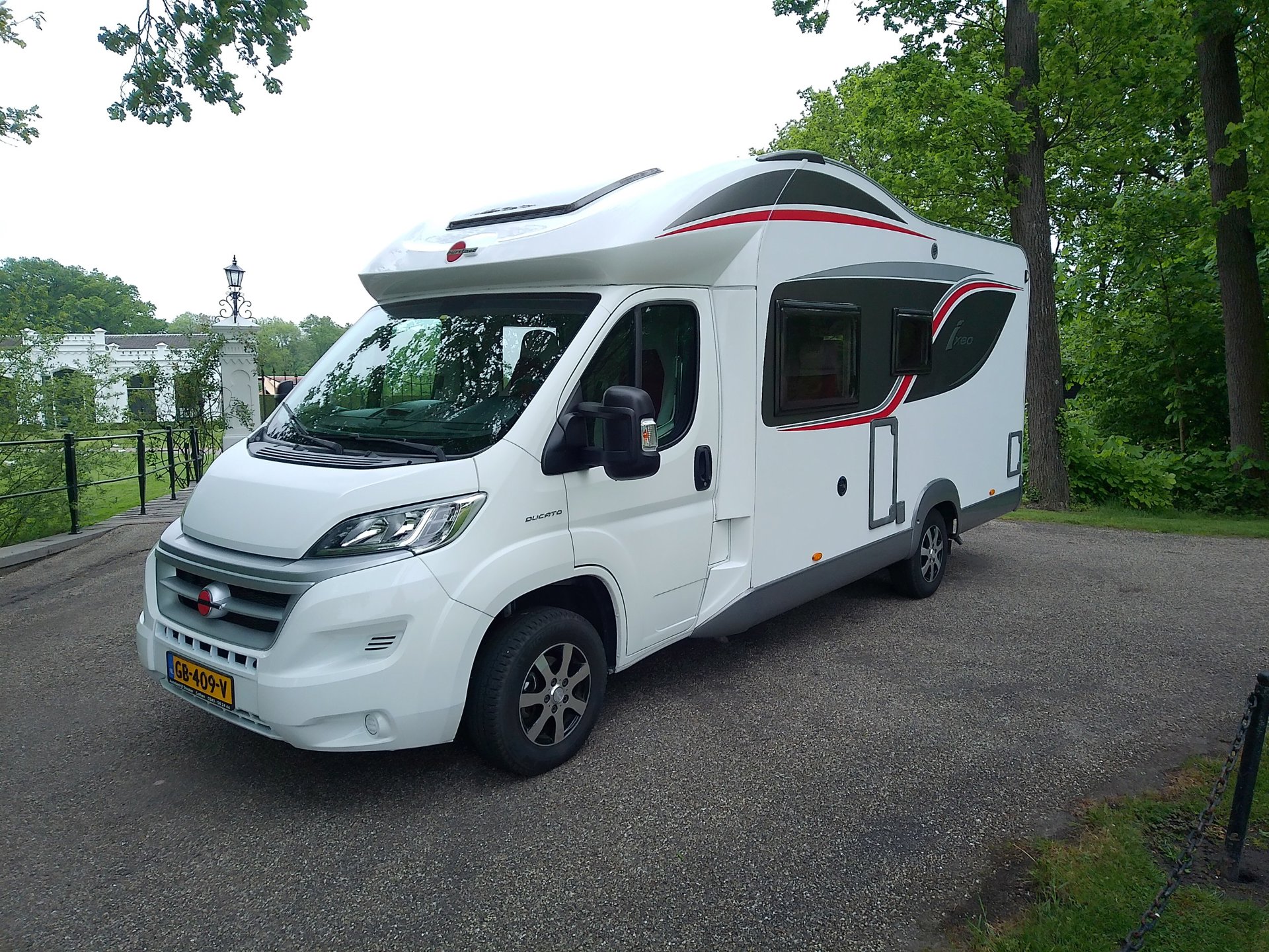 Buerstner BT6641 |luxe uitvoering! | Eerste eigenaar | Nieuwe distributie | 52.000 km | Nieuwe APK | Onderhoud Boekjes|