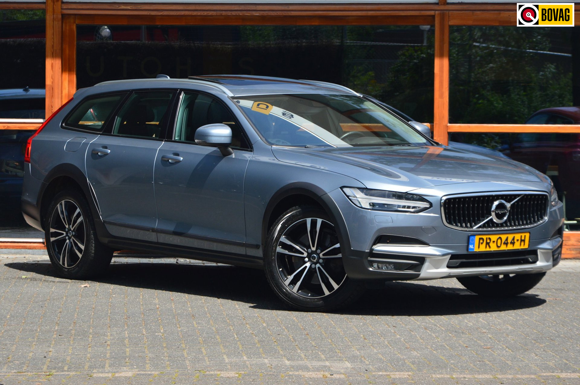 Volvo V90 Cross Country T5 AWD | Luchtvering | Panoramadak | Trekhaak 2400KG | Stoelverwarming | Leer | Apple CarPlay | BLIS |