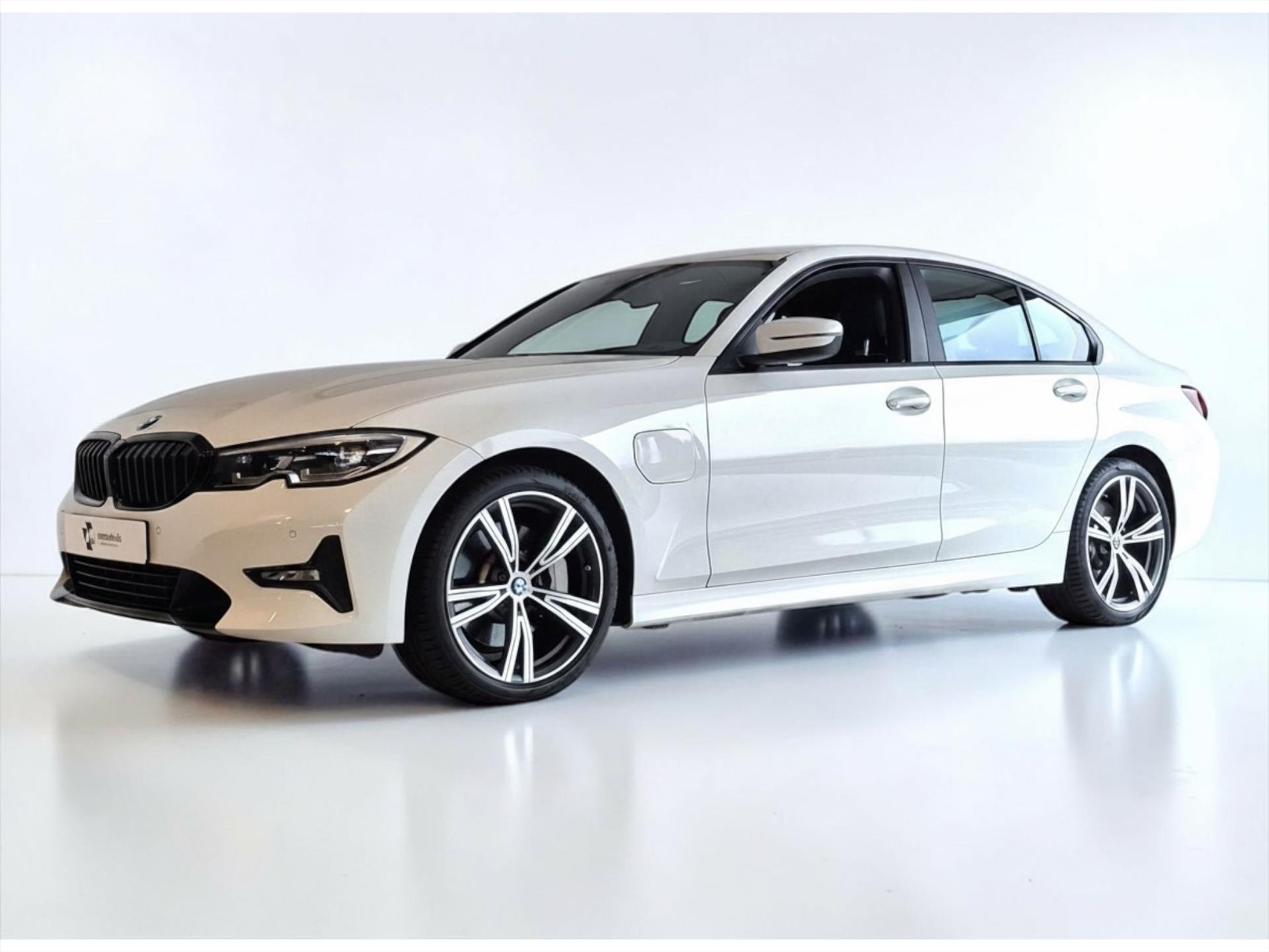 BMW 3 Serie 330e 292 pk LED LMV WINTERPACK APPLE CARPLAY