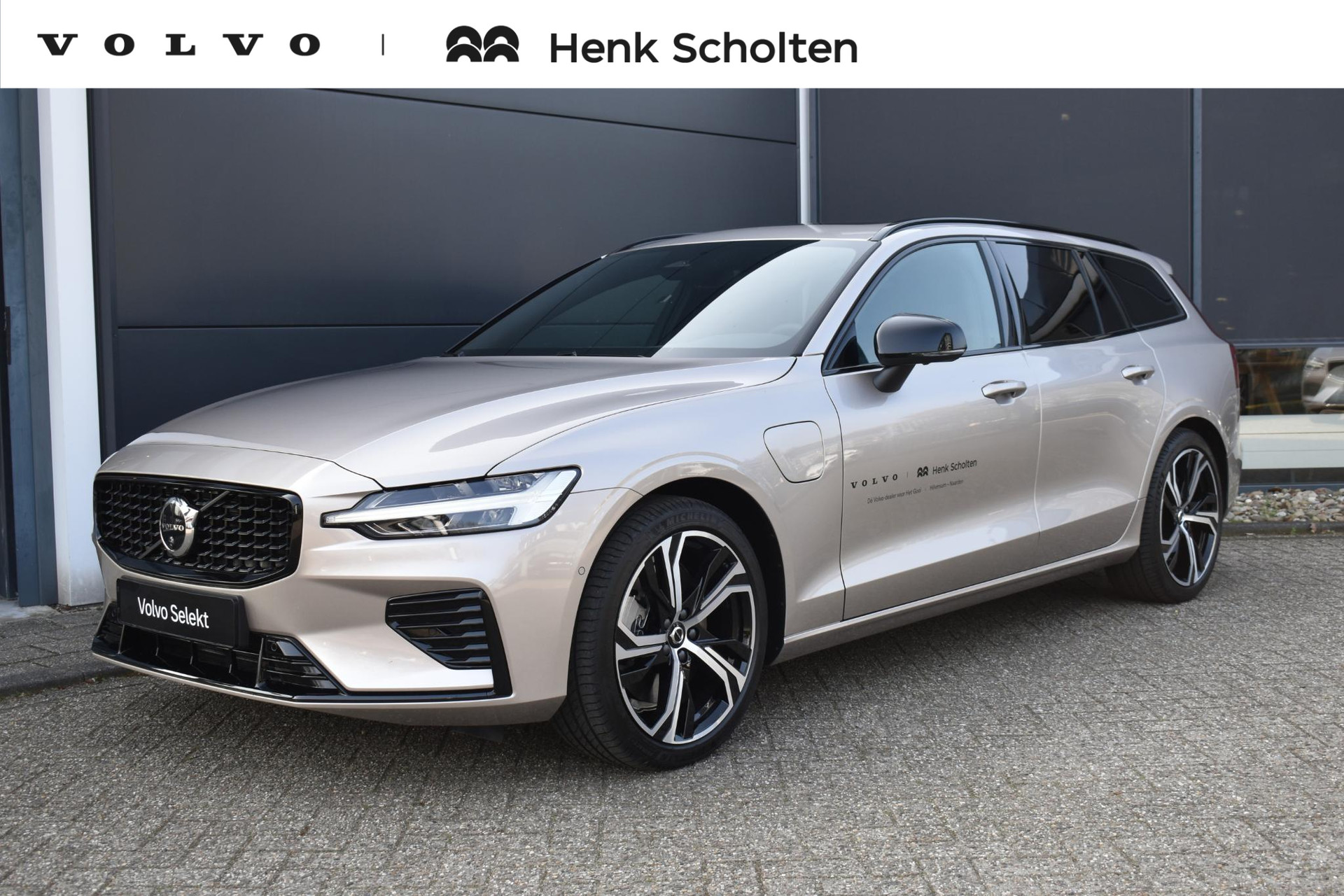 Volvo V60 T8 Plug-in hybrid AWD Ultra Dark