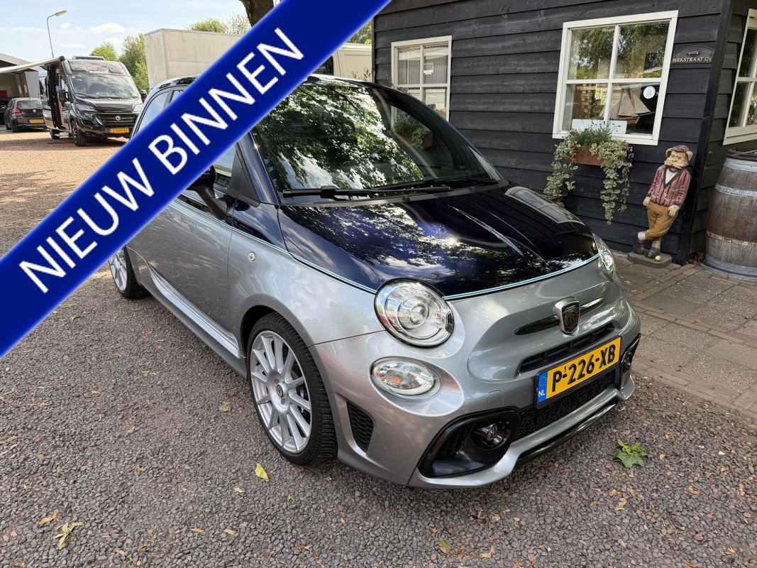 Fiat 500 1.4 T-Jet Abarth Competizione 695 RIVALE|AKRAPOVIC
