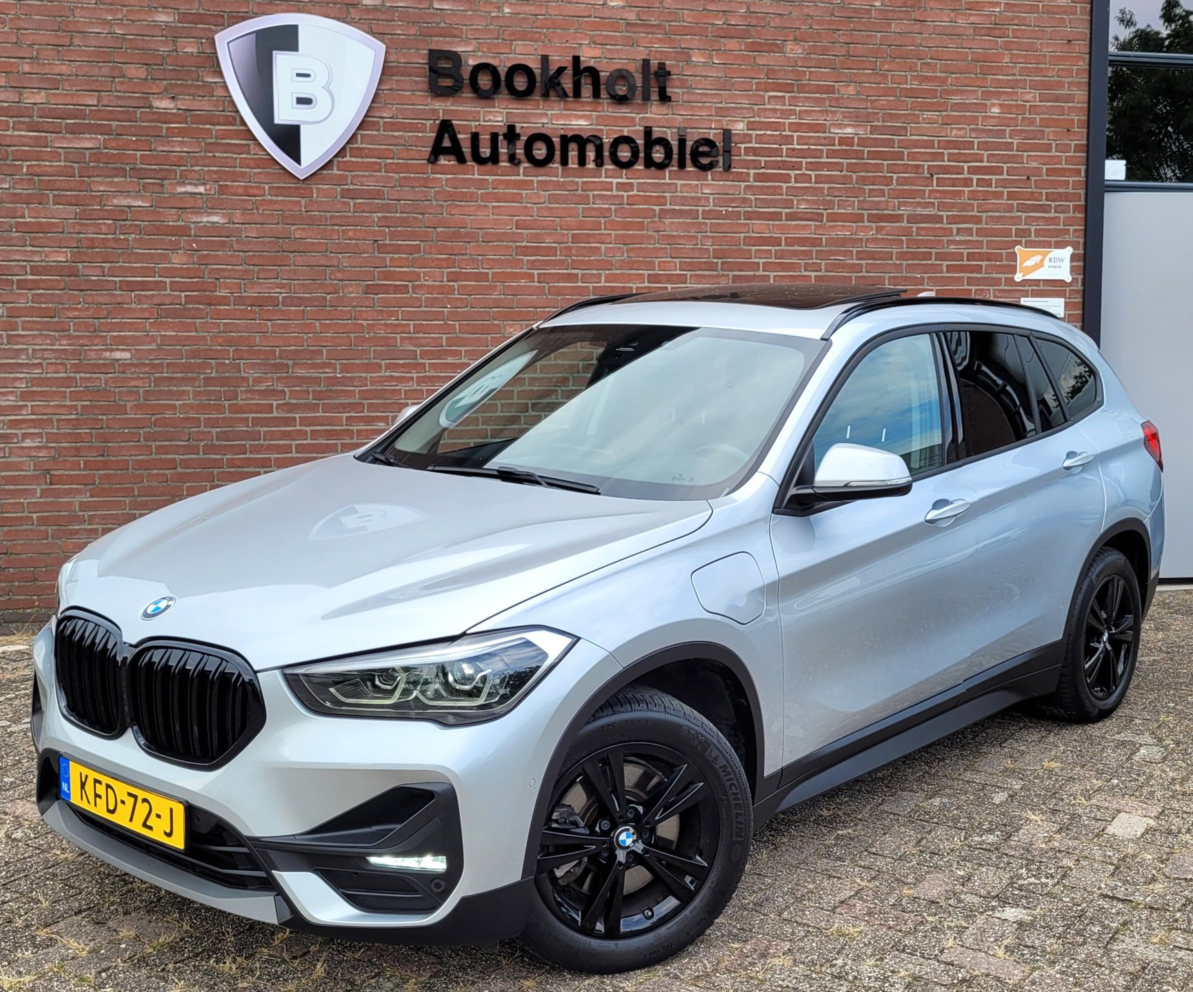 BMW X1 XDrive25e Pano, HUD, Cam, Harman, M-stuur, Leer