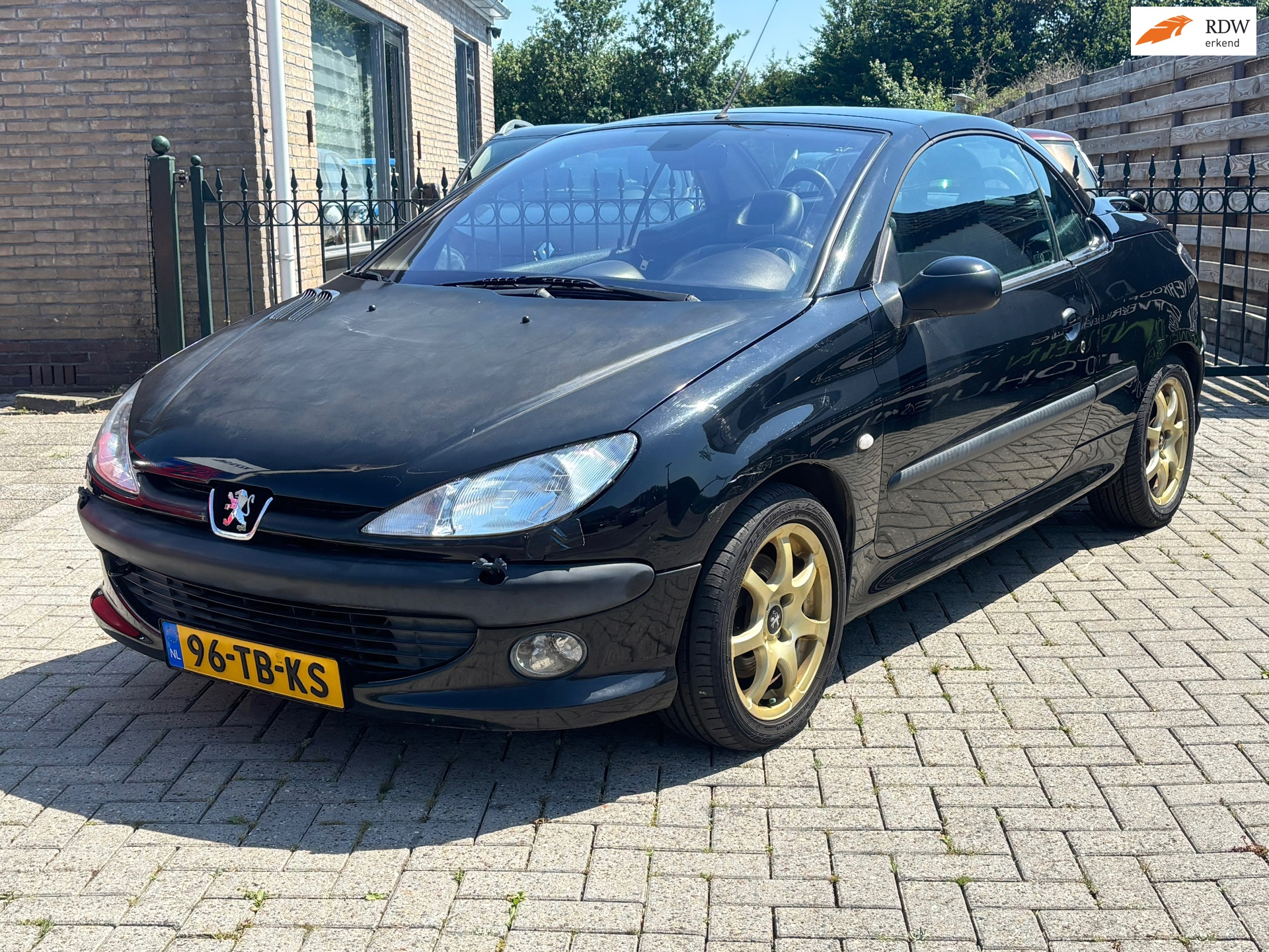 Peugeot 206 CC 2.0-16V recent gekeurd rijdend na de keuring heen en terug | start nu niet meer storing in zekeringkast !