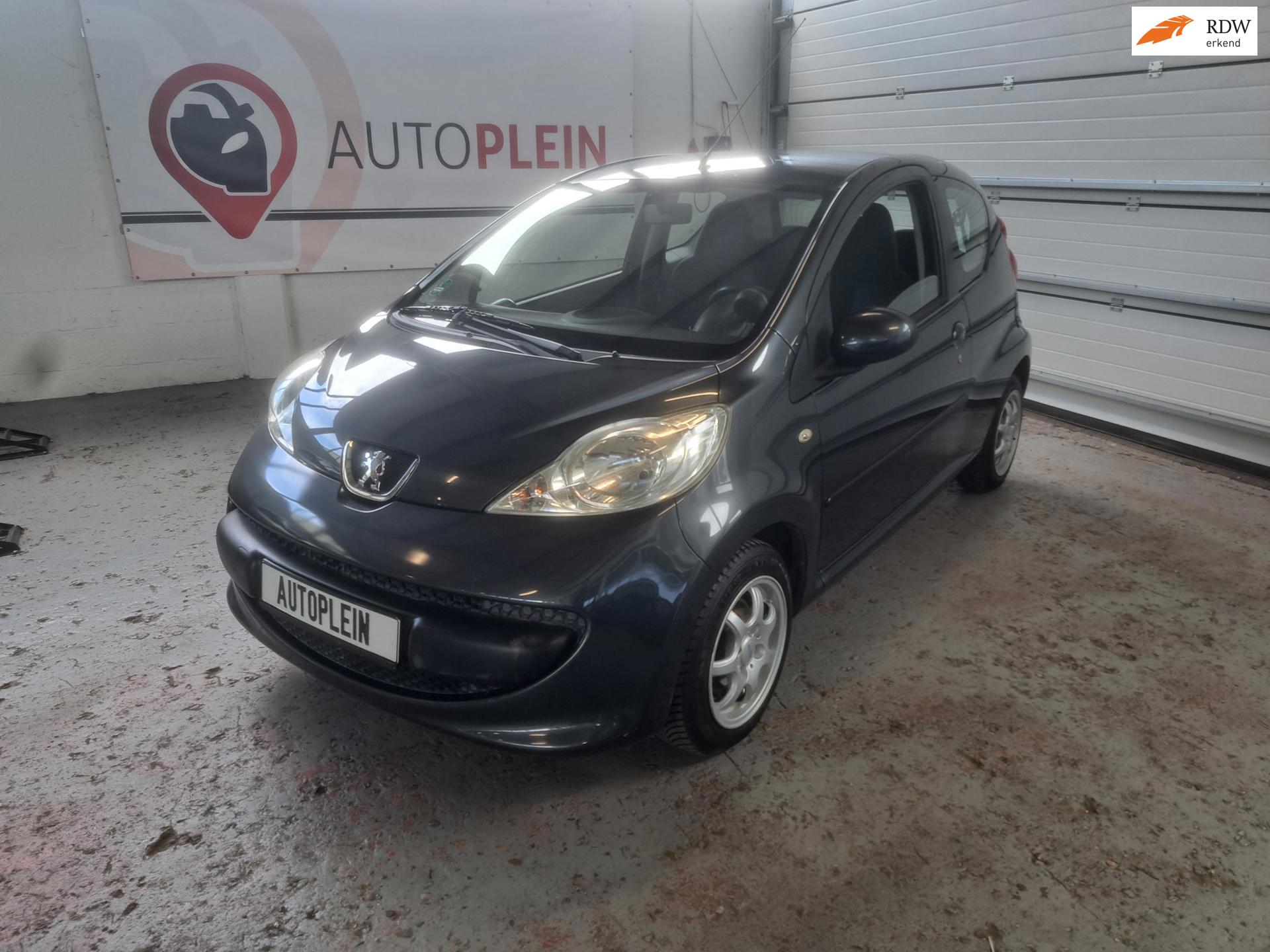 Peugeot 107 1.0-12V XR
