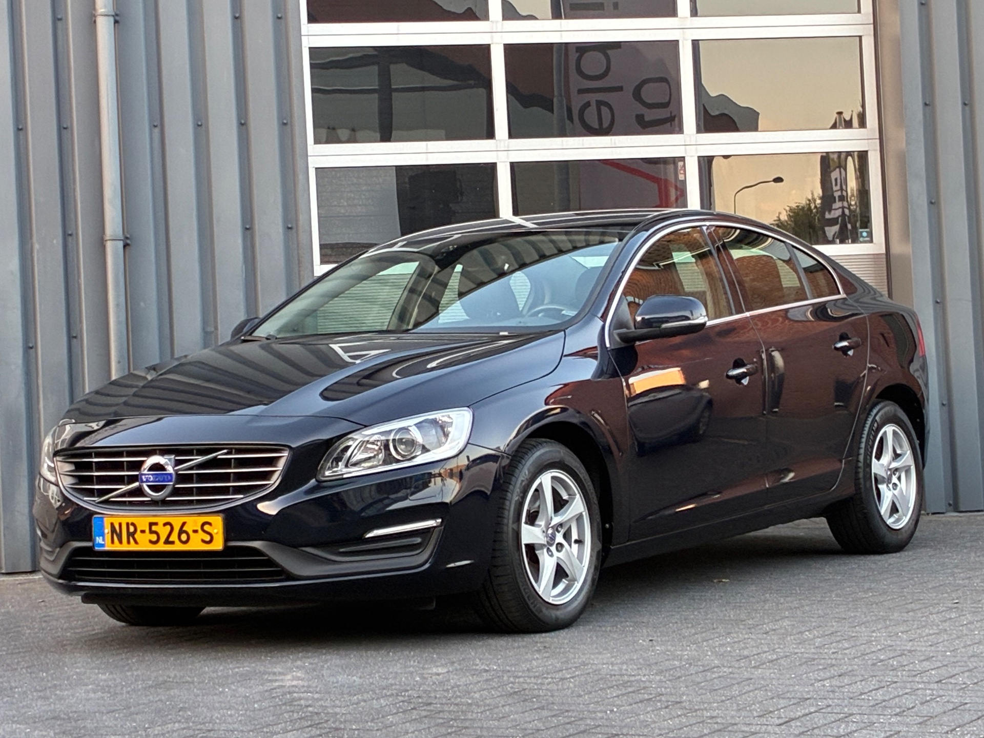 Volvo S60 1.5 T3 Momentum Automaat Leder Navigatie Trekhaak