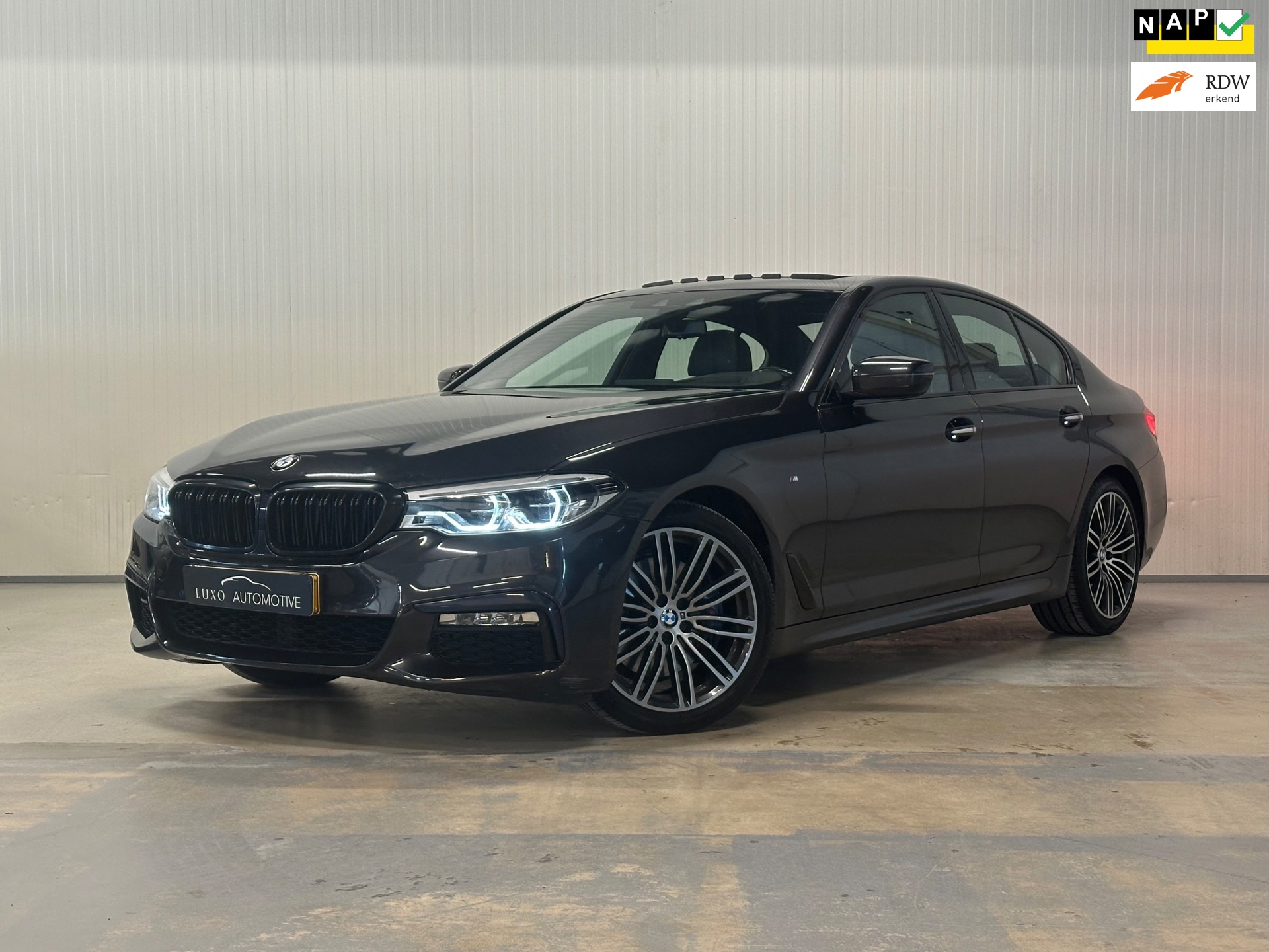 BMW 5-serie 530i High Executive | NAP | SCHUIF/KANTEL | M-SPORT | LEDER | CAMERA