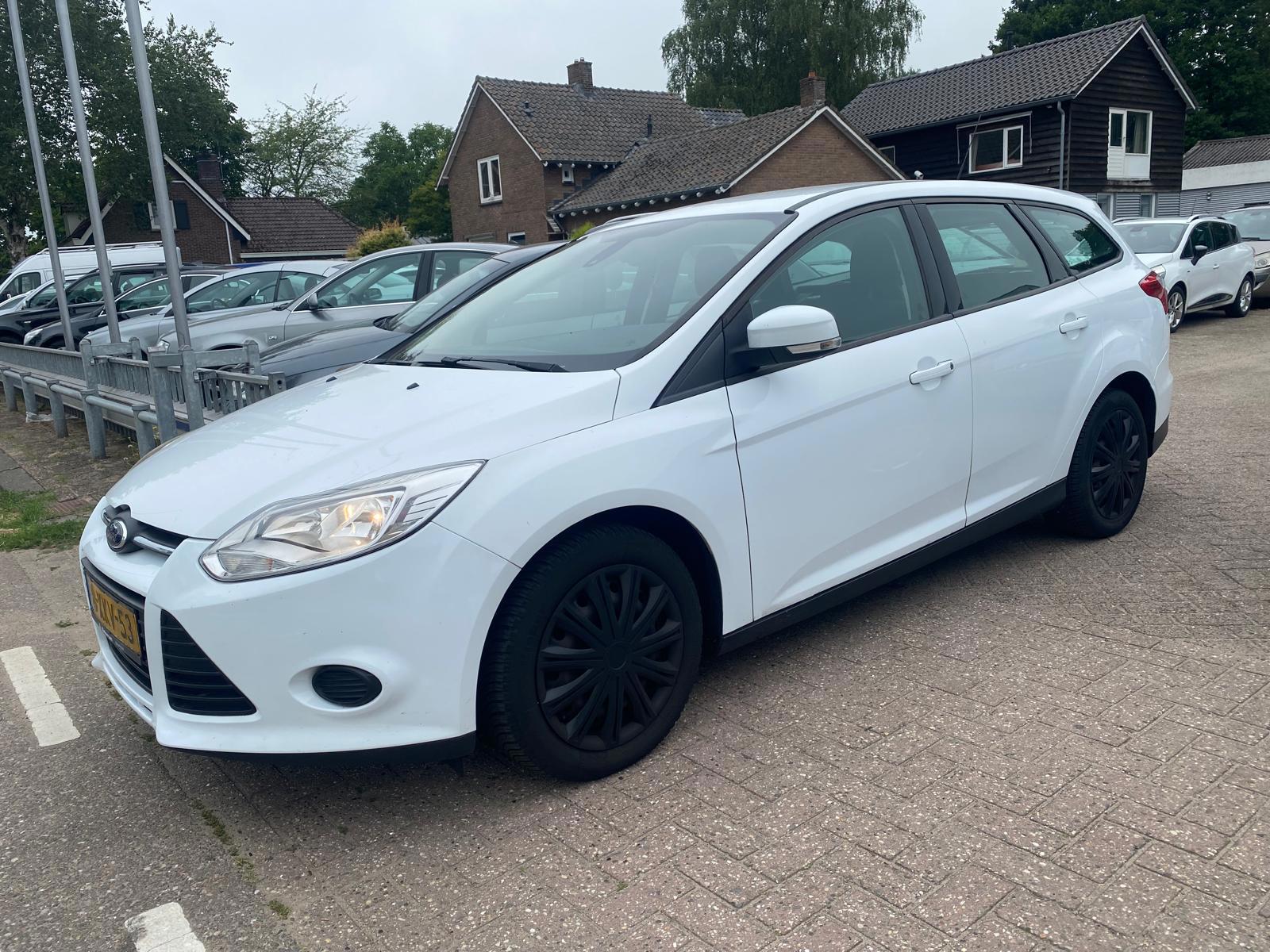 Ford Focus Wagon 1.6 TDCI Lease Trend - Airco - Cruise Control - Bluetooth - Trekhaak - Parkeersensoren - 2 sleutels