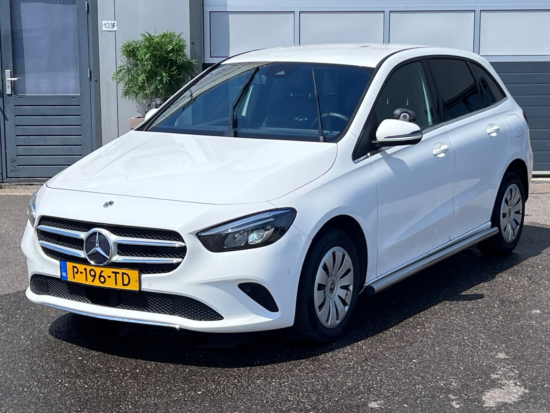 Mercedes-Benz B-klasse 200d / AUTOMAAT / TIK IN DE MOTOR / CAMERA / NAP / XENON /