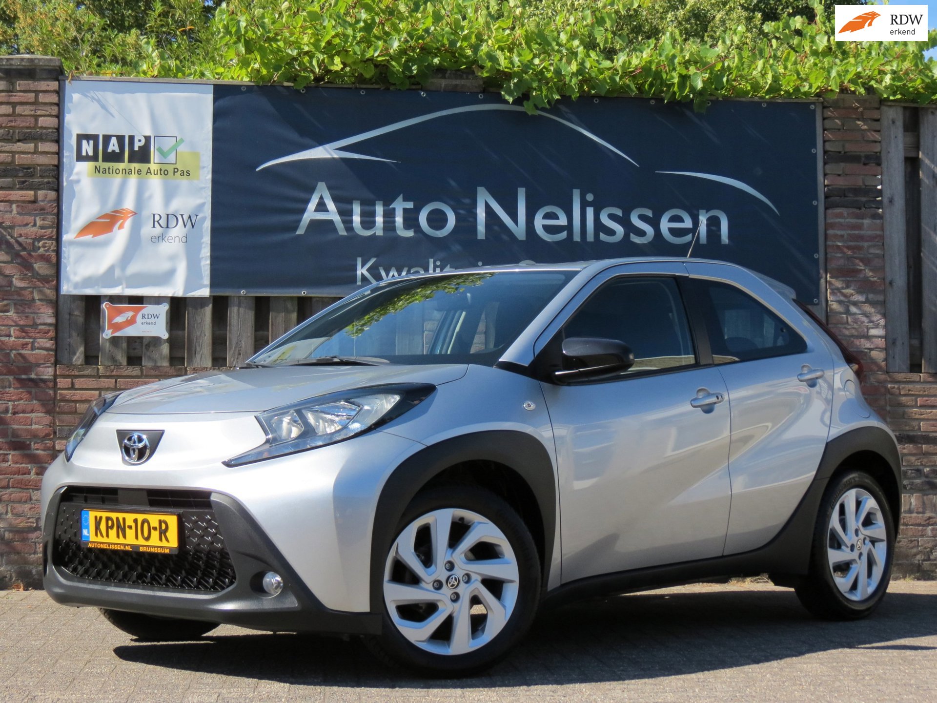 Toyota Aygo X 1.0 VVT-i First AUTOMAAT | CAMERA | STOELVERWARMING | APPLE CARPLAY | KEYLESS ENTRY | CLIMA | DEALER ONDERHOUDEN |