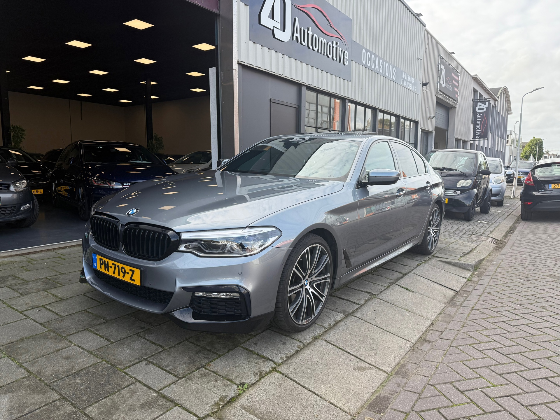 BMW 5-serie 540i High Executive Pano H&K NAP NL Auto