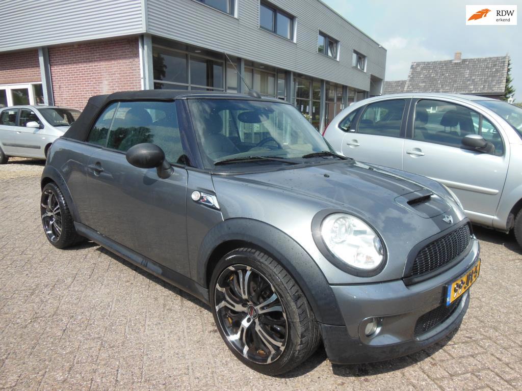 Mini Cabrio 1.6 Cooper S 2009 € 1.750,- CABRIO , MOTOR RAMMELT DEFECT, ZO MEE