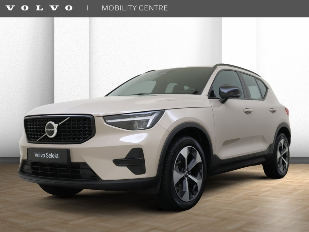 Volvo XC40 2.0 B4 Plus Dark | Trekhaak | H&K Audio | Stoelgeheugen |