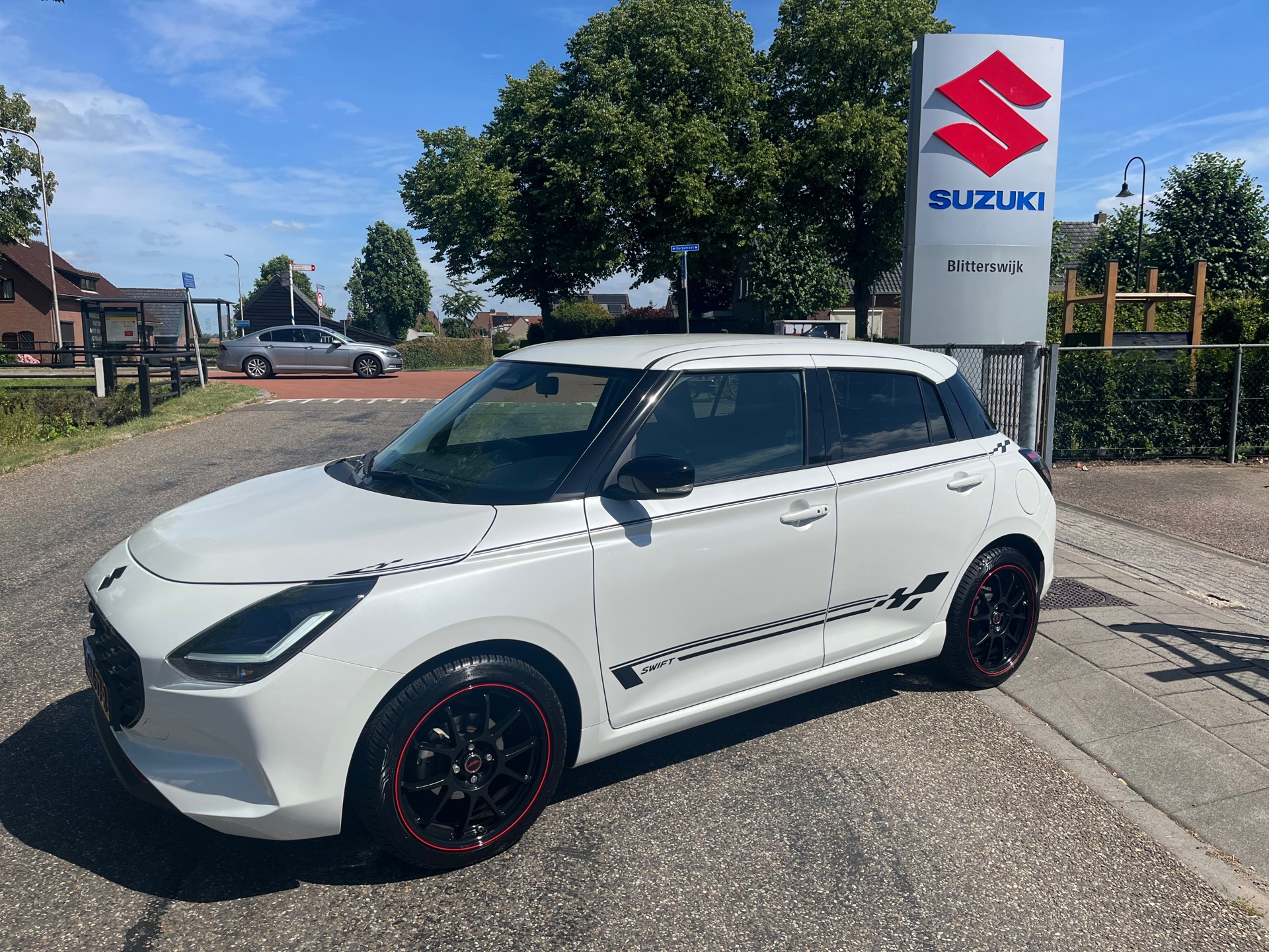 Suzuki SWIFT 1.2 Style Smart Hybrid AUTOMAAT // Trekhaak // Full option 1e eigenaar dealer onderhouden Swift // Rijklaarprijs!