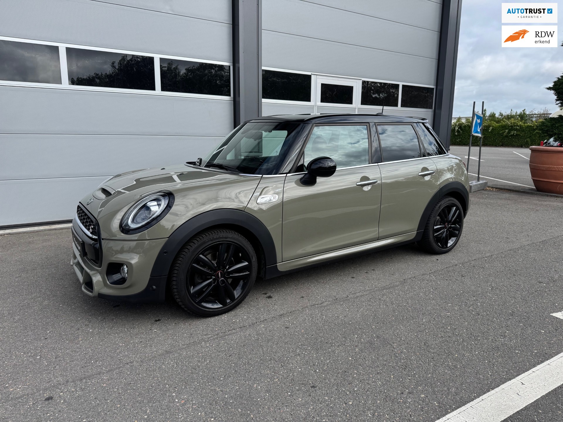Mini 5-Deurs 2.0 Cooper S John Works I HUD I Pano I Carplay I Cruise Control I