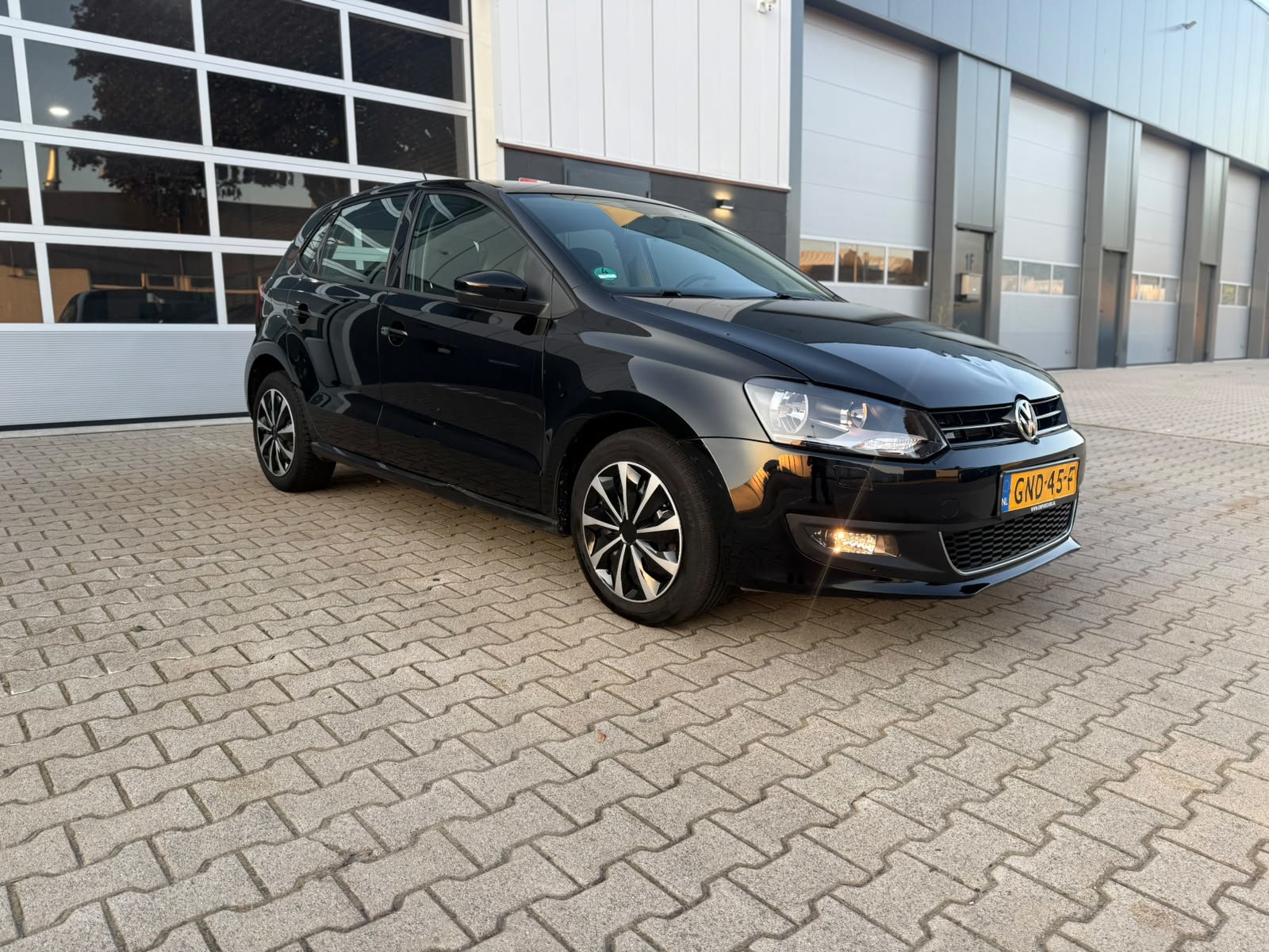 Volkswagen POLO 1.2 TSI R-Line 2014 Stoelverwarming Handel of Export Topstaat 5D Zwart
