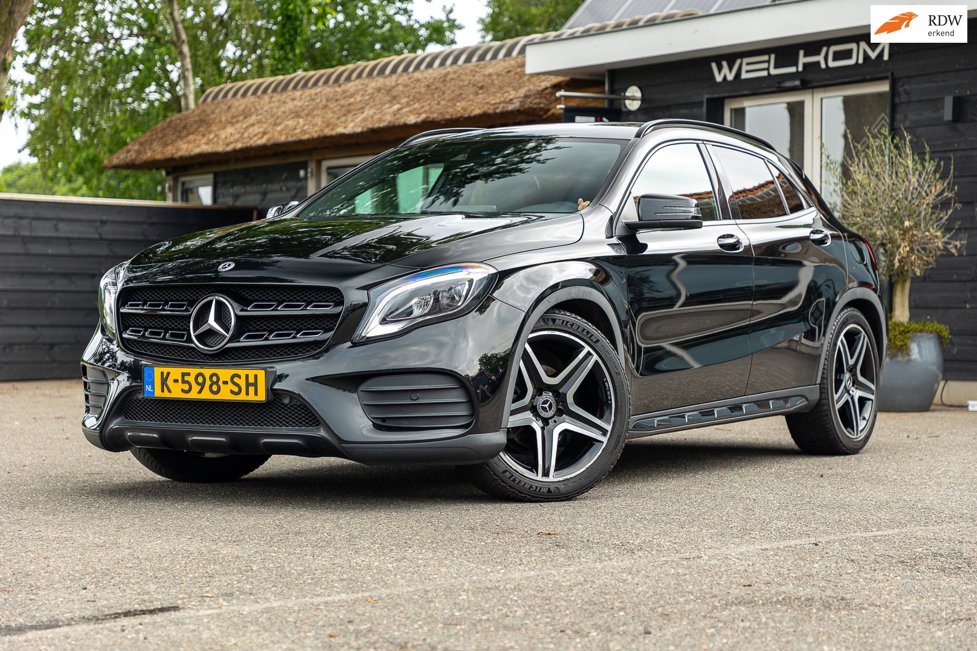 Mercedes-Benz GLA-klasse 180 Business Solution AMG Night Upgrade I Trekhaak I Cruise I Navigatie I 19 Inch I Led I Camera