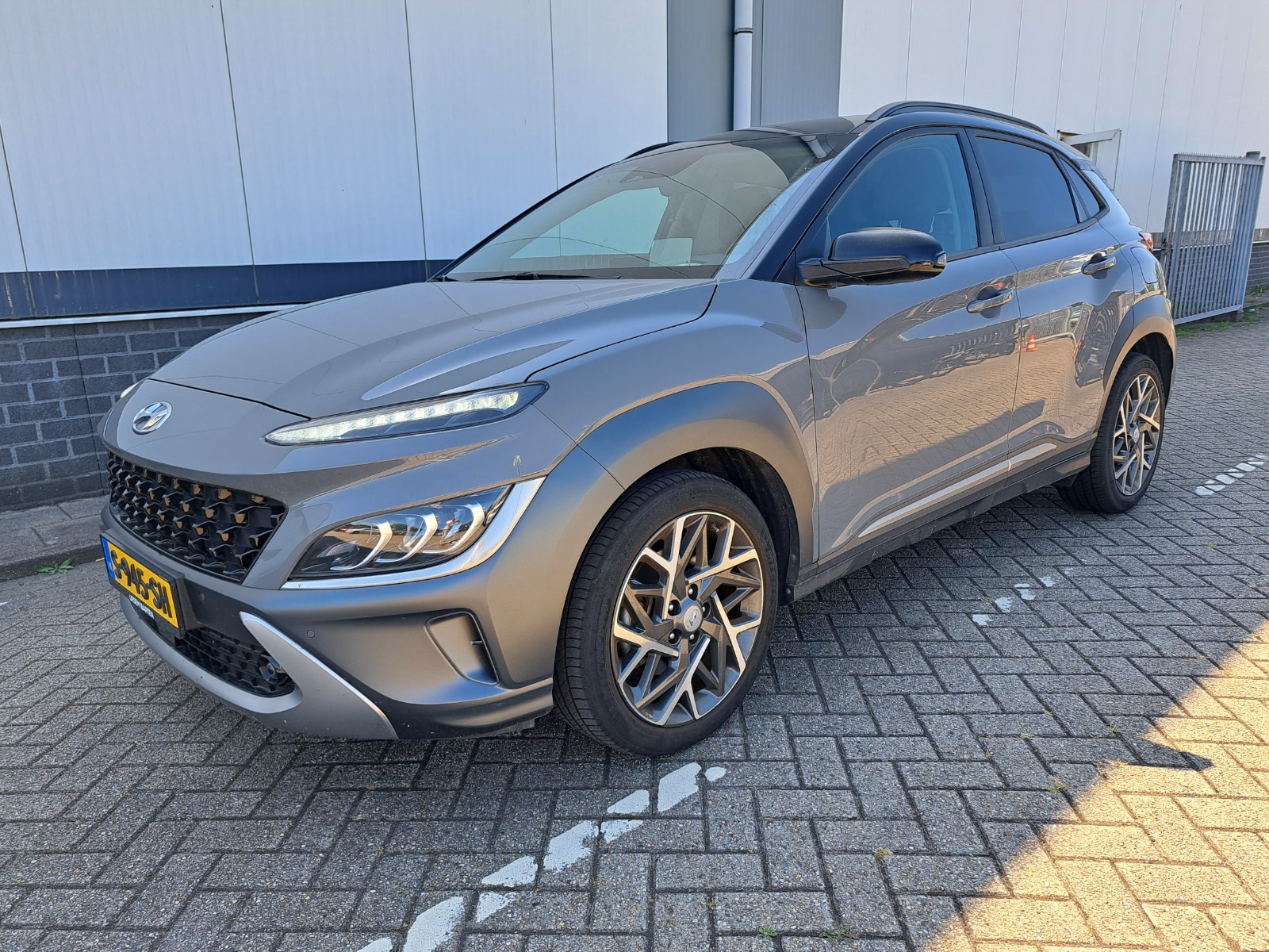 Hyundai Kona Premium Hybrid 2WD