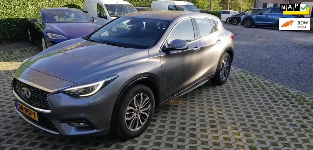 Infiniti Q30 1.6t Business navi, 360 graden camera