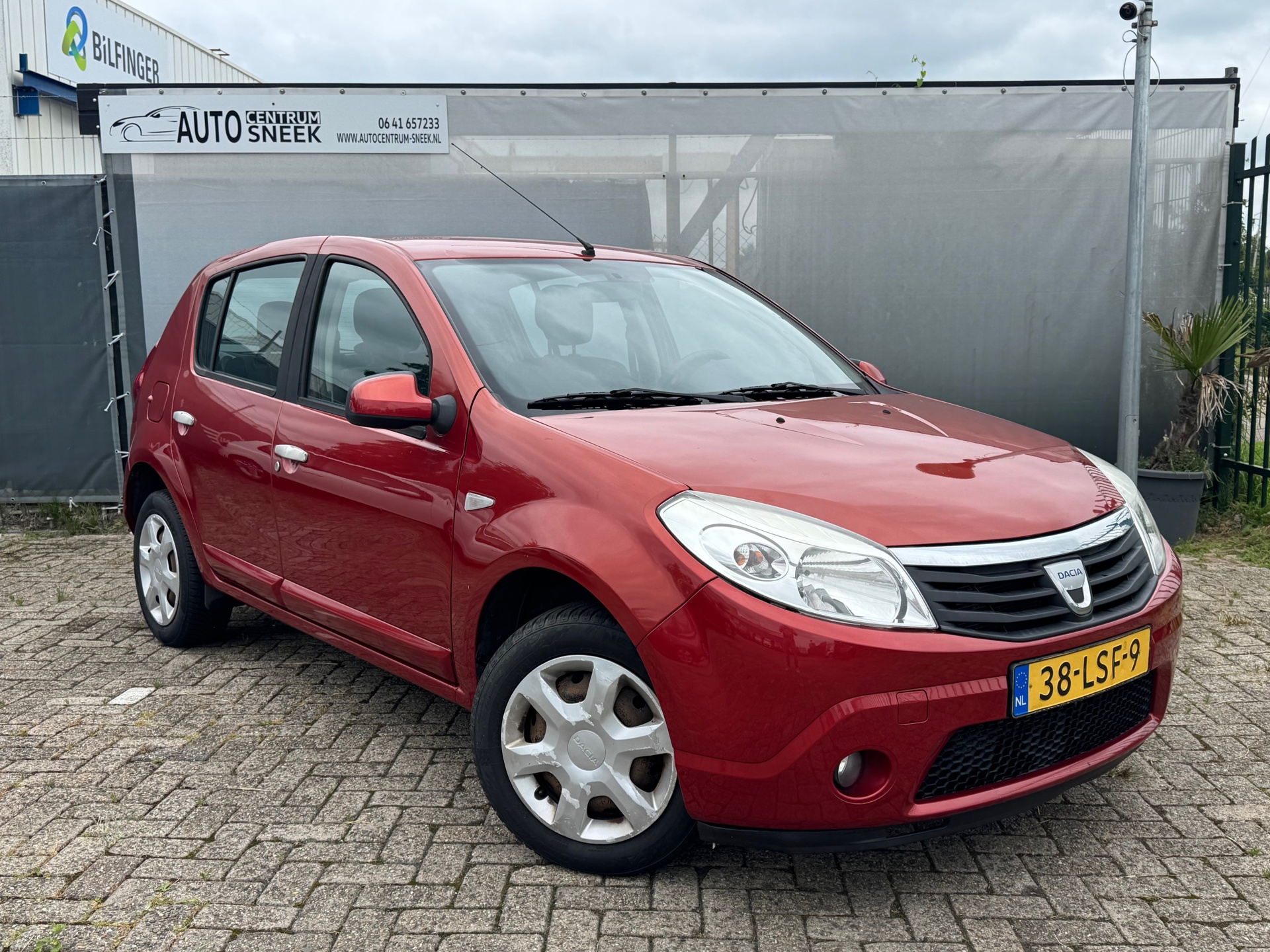 Dacia Sandero 1.6 Lauréate - NWE APK - Airco - Sensoren