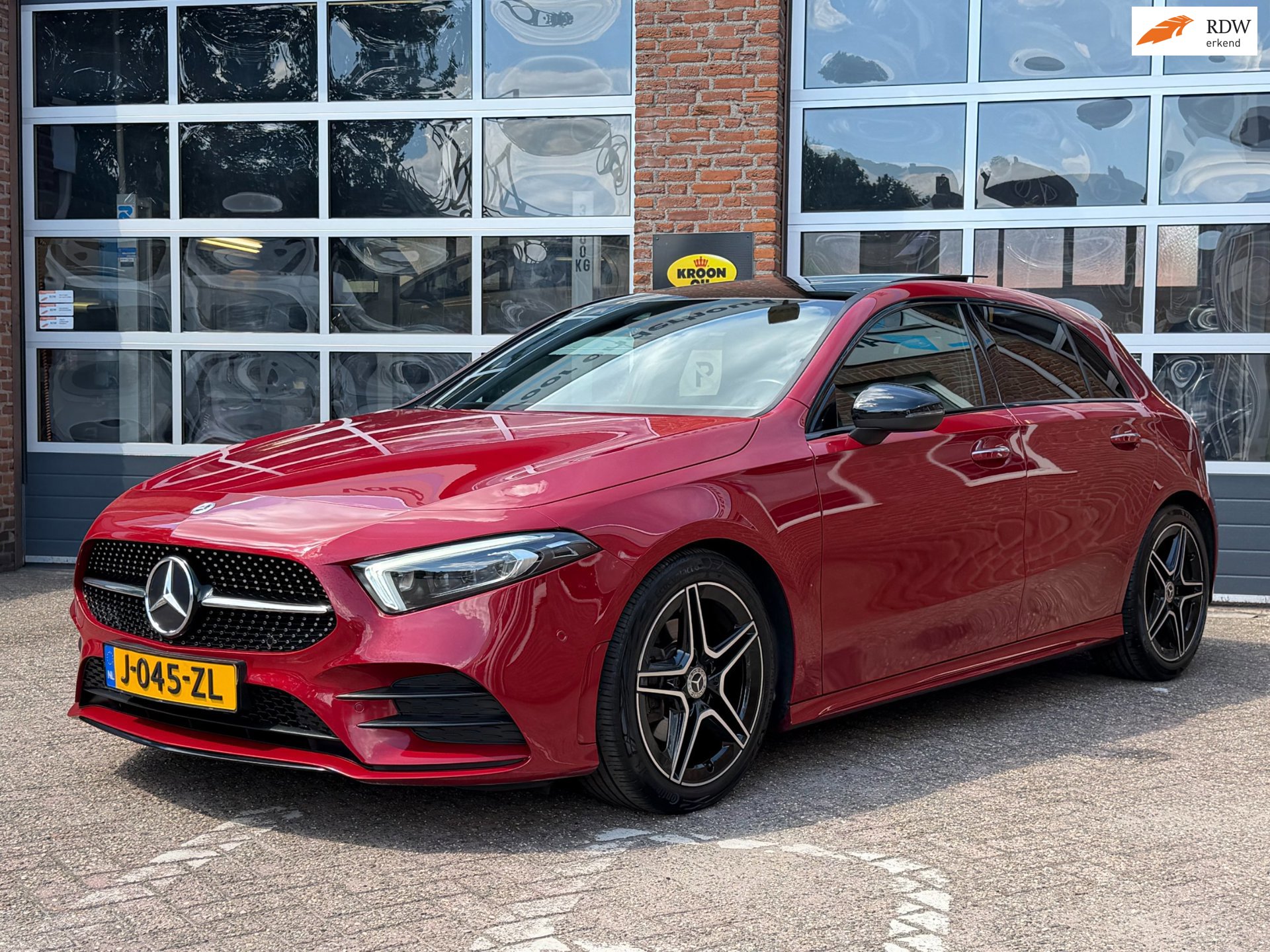 Mercedes-Benz A-klasse 180 Business Solution AMG, Navi, Cruise, panodak, sportstoelen + mem