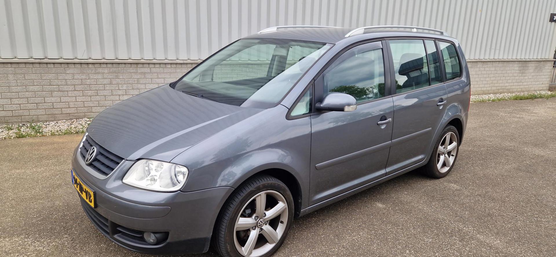 Volkswagen Touran 2.0-16V FSI Trendline